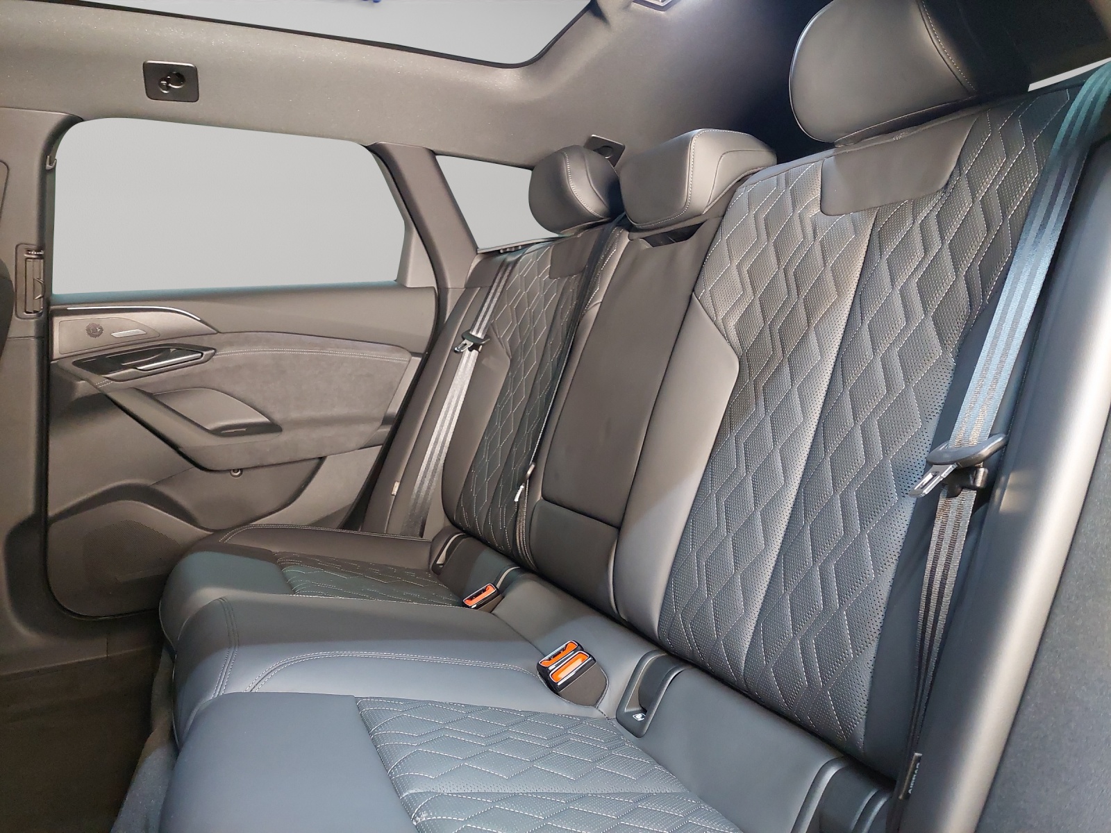 AUDI S6 Avant e-tron quattro-image-8