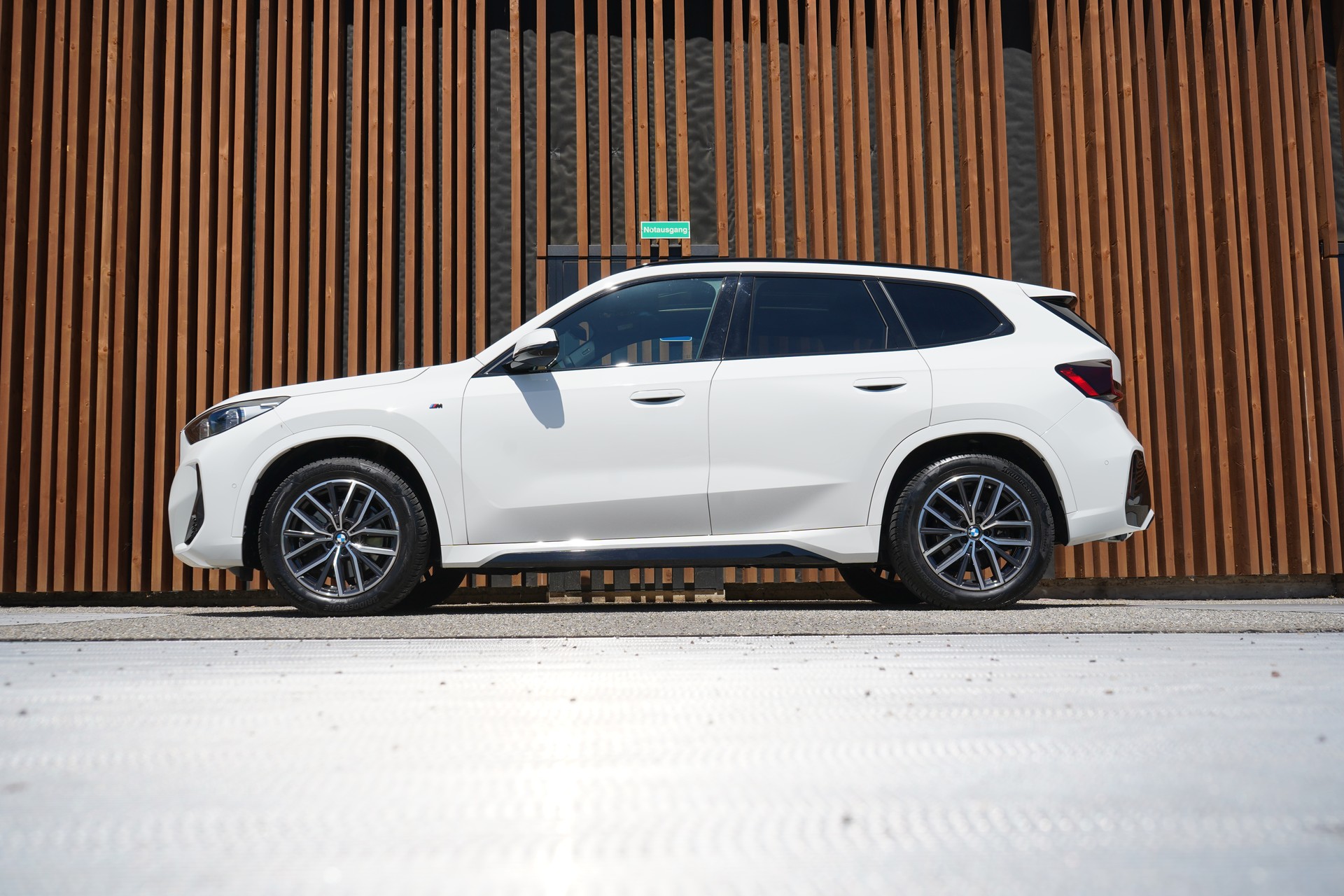 BMW X1 xDRIVE 23d 48V M SPORT l 211 PS-showroom-element-1