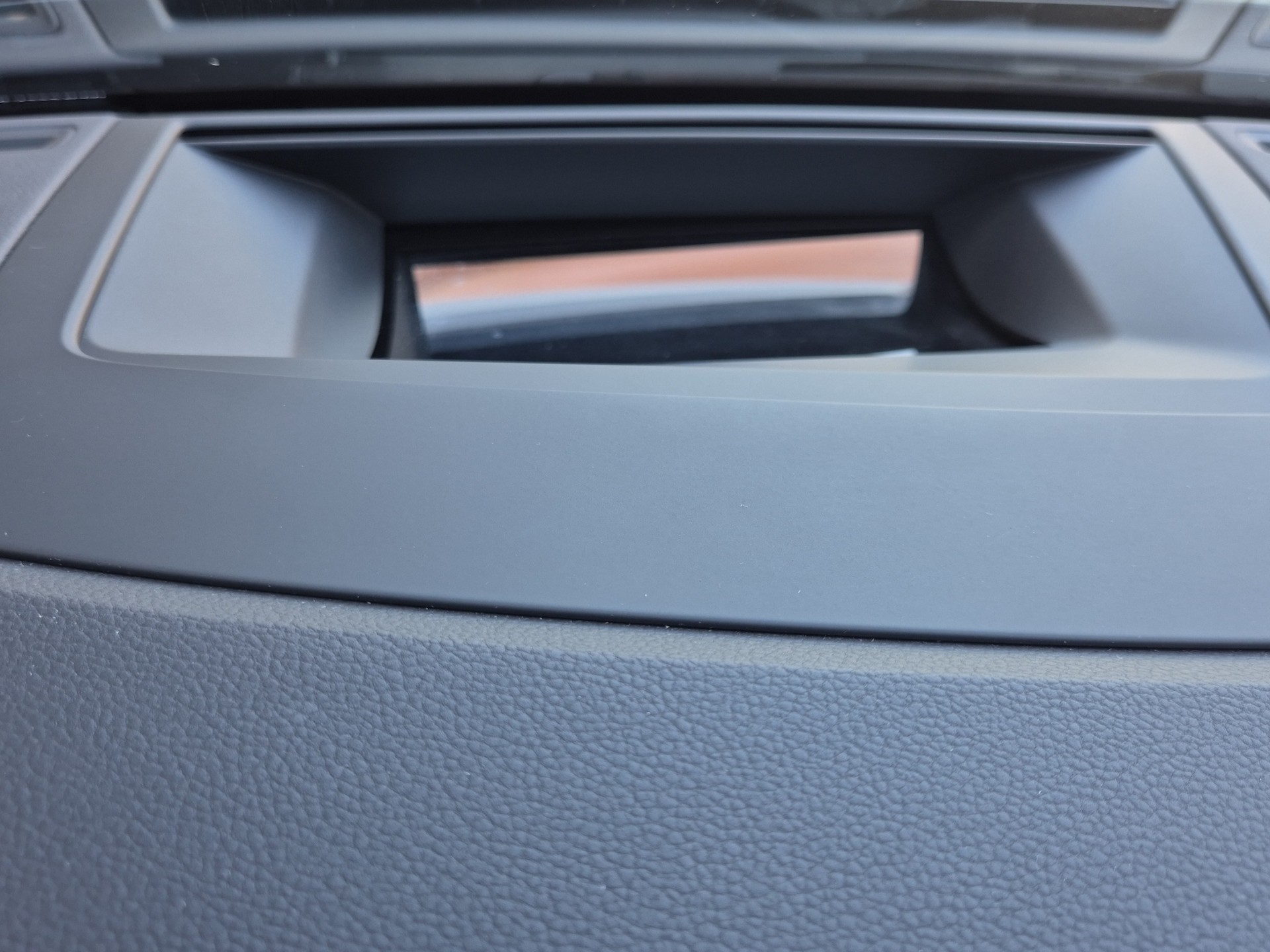 VW Touareg 3.0 TDI R-Line Tiptronic-image-12
