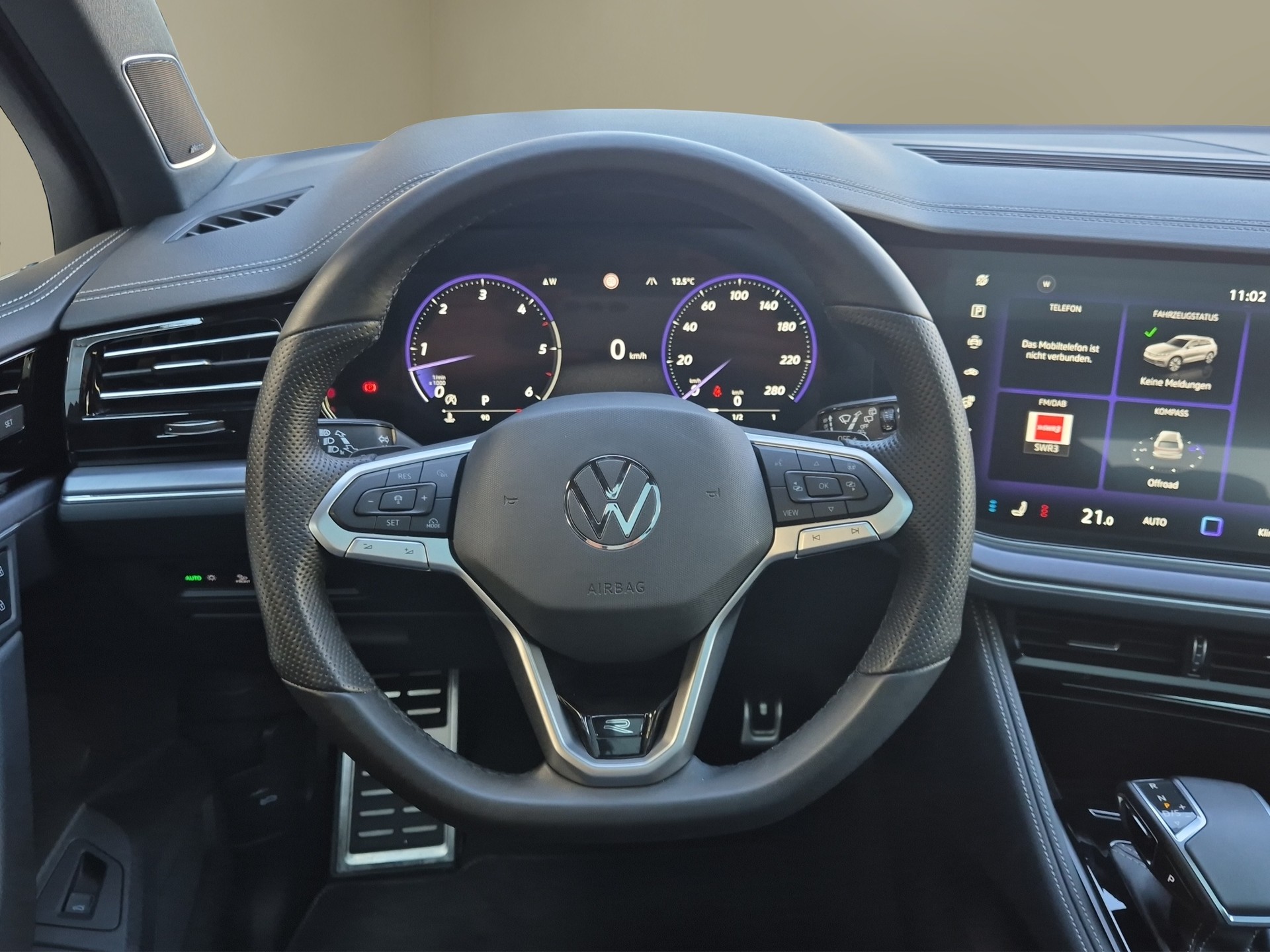 VW Touareg 3.0 TDI R-Line Tiptronic-image-11