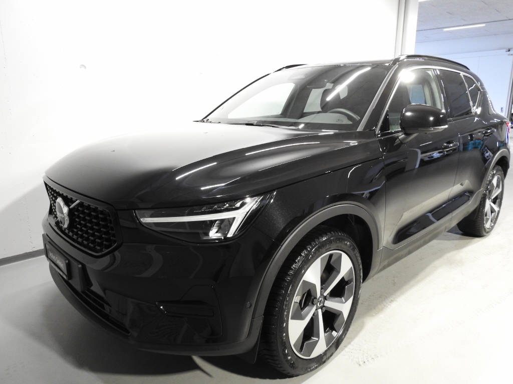 VOLVO XC40 2.0 B4 MH Plus Dark-image-1