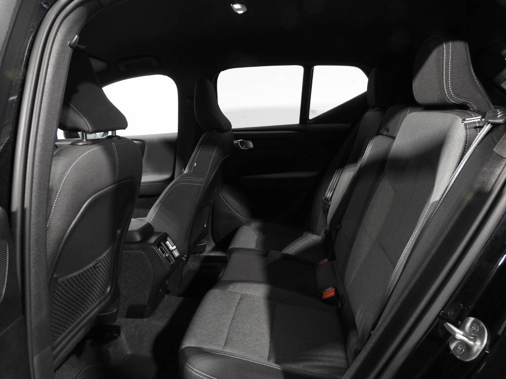VOLVO XC40 2.0 B4 MH Plus Dark-image-8
