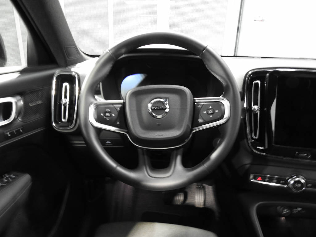 VOLVO XC40 2.0 B4 MH Plus Dark-image-5