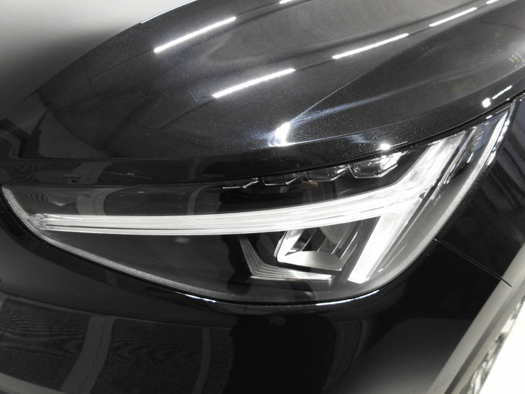 VOLVO XC40 2.0 B4 MH Plus Dark-image-10
