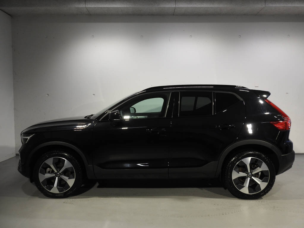 VOLVO XC40 2.0 B4 MH Plus Dark-image-2