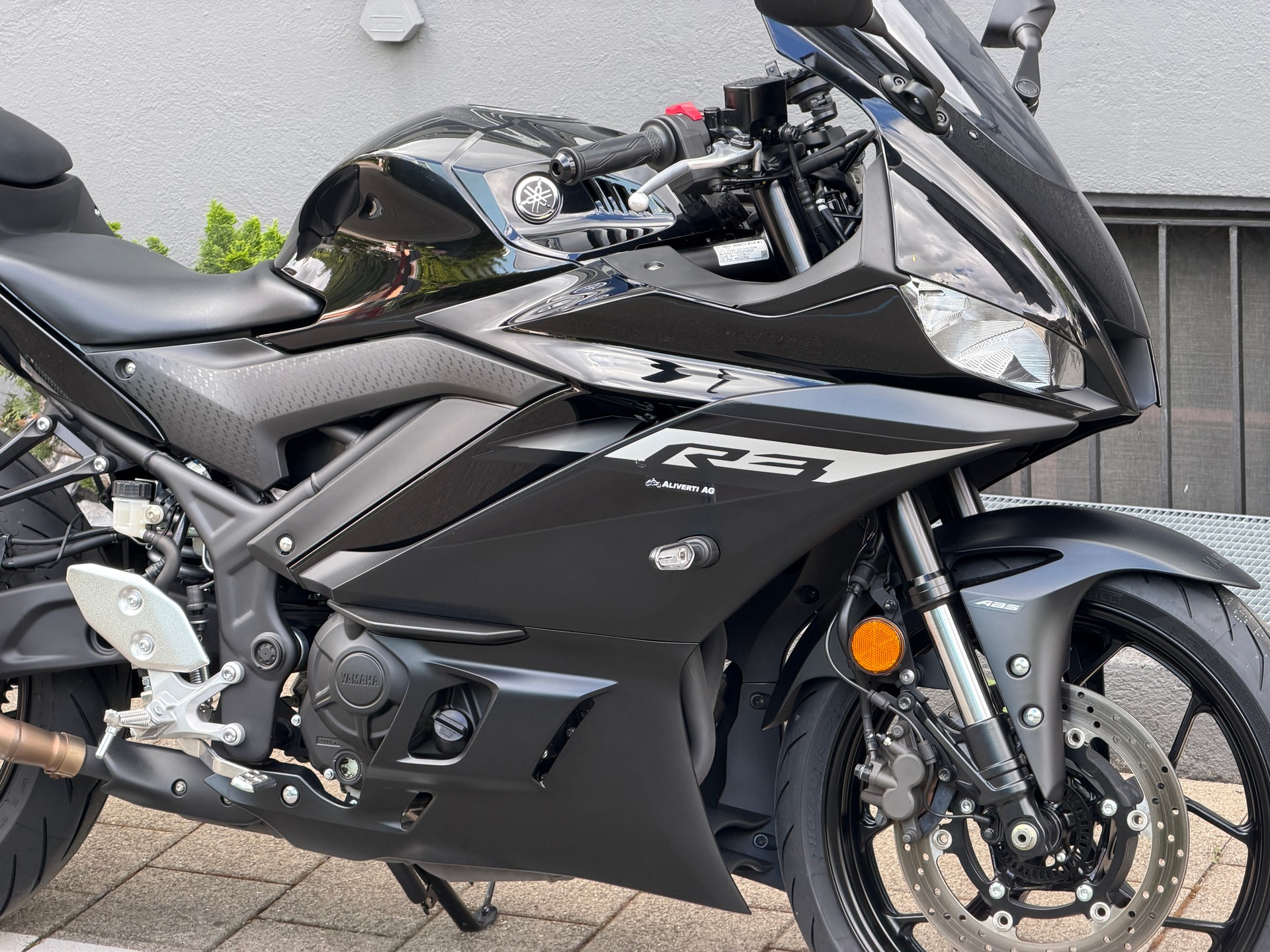 YAMAHA R3-image-10