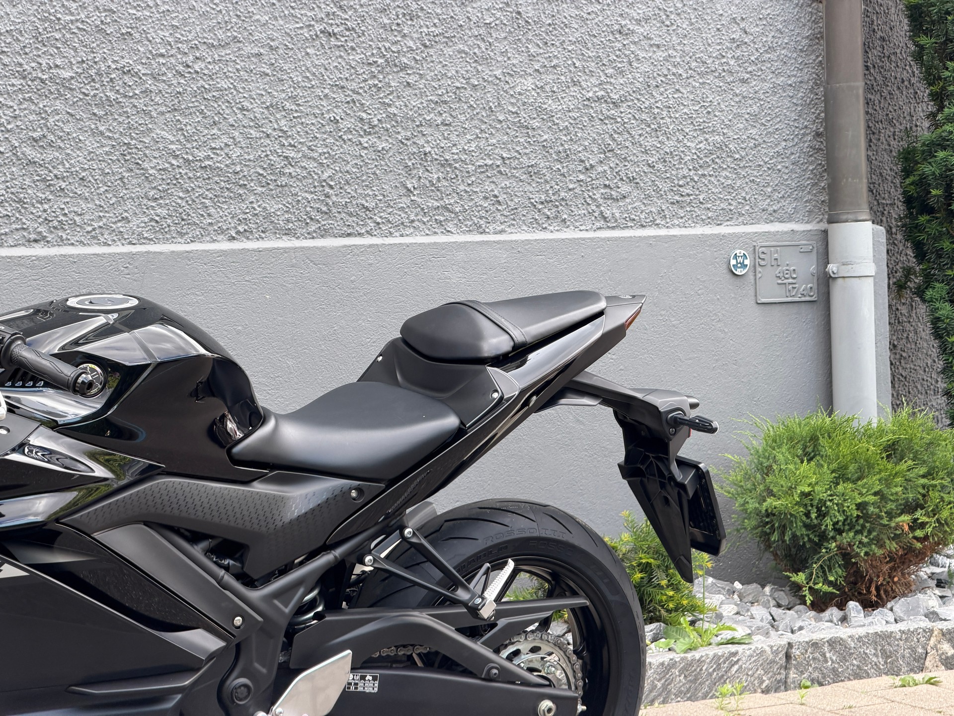 YAMAHA R3-showroom-element-3