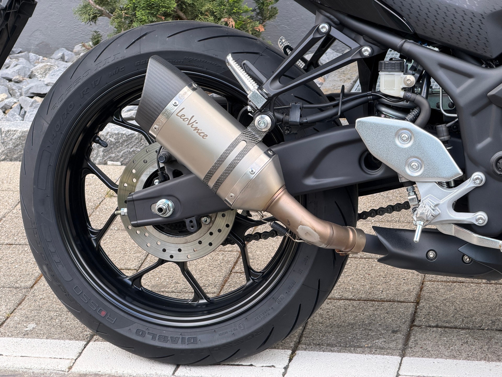 YAMAHA R3-image-11