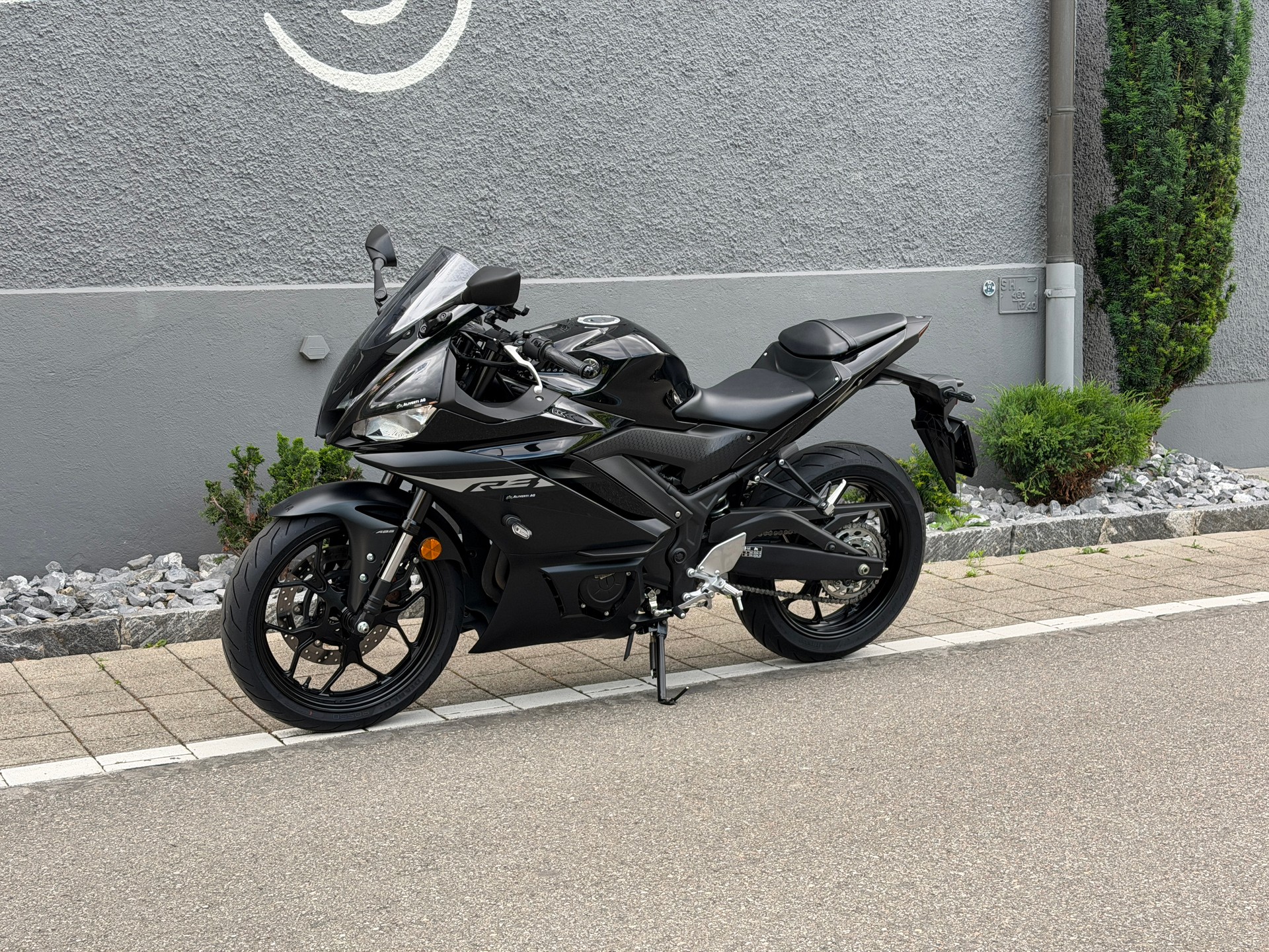 YAMAHA R3