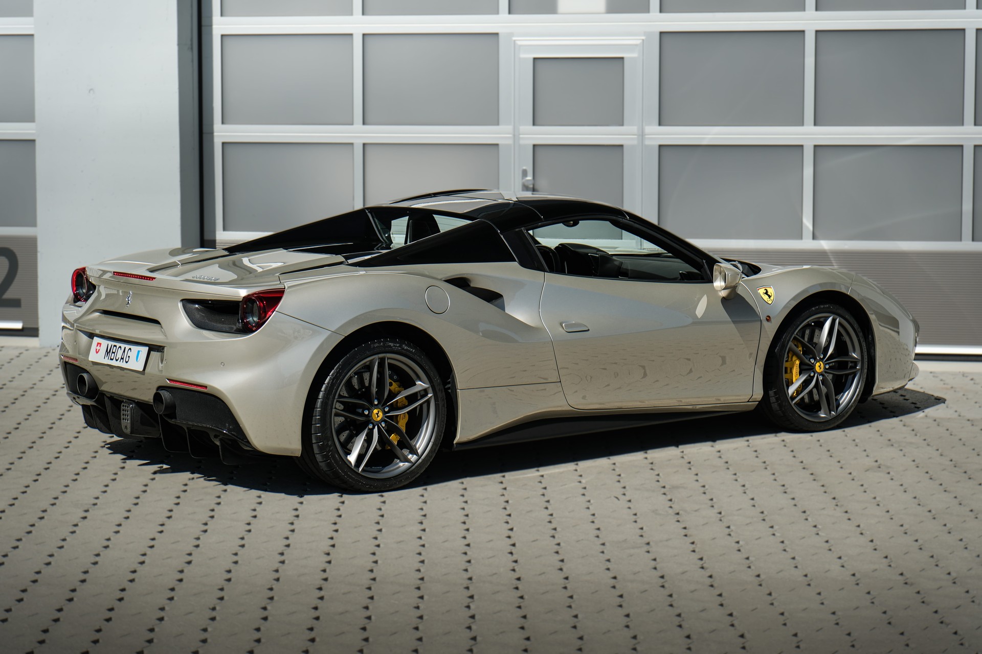 FERRARI 488 Spider 3.9 V8-showroom-element-3