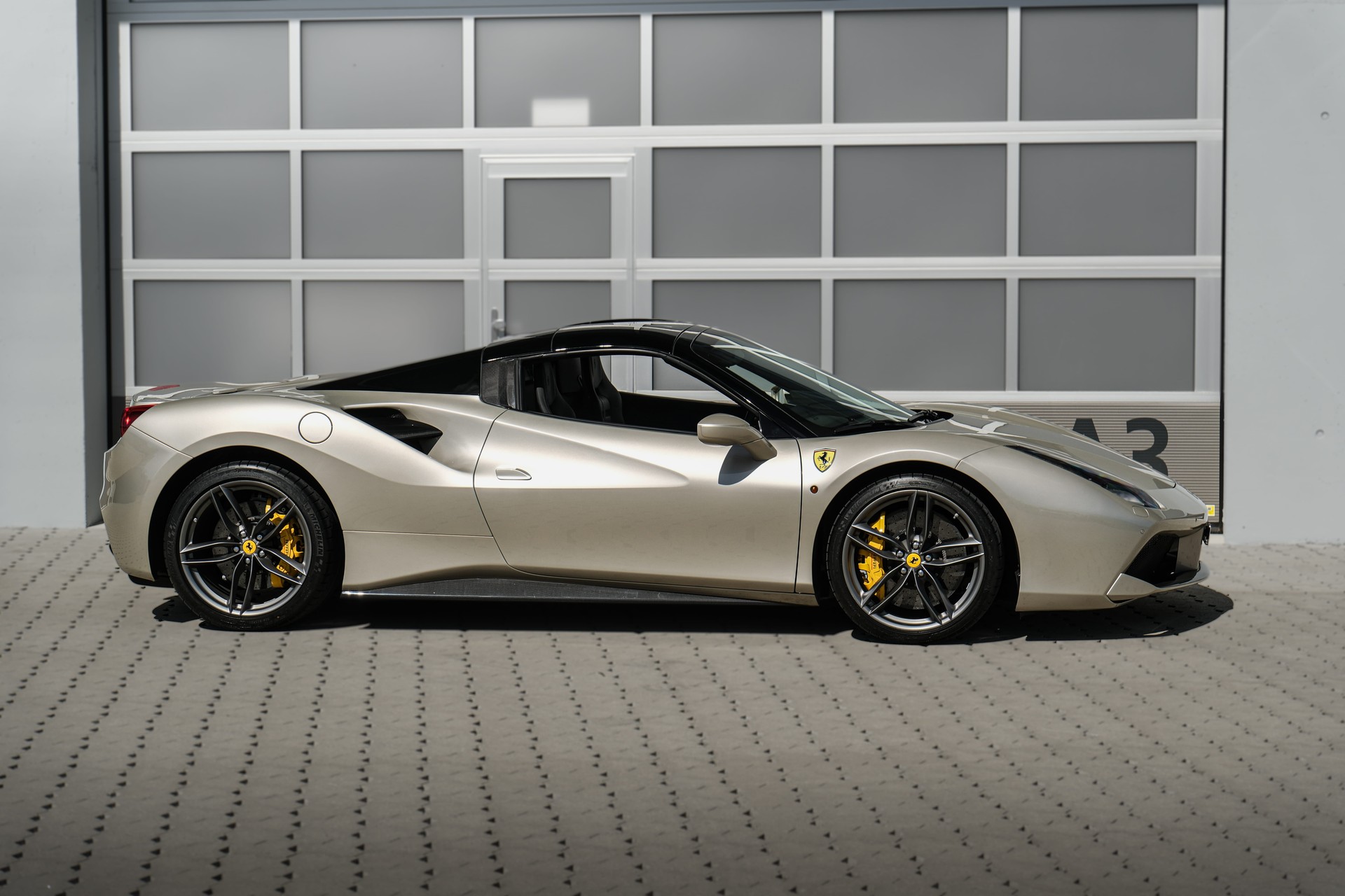 FERRARI 488 Spider 3.9 V8-showroom-element-2