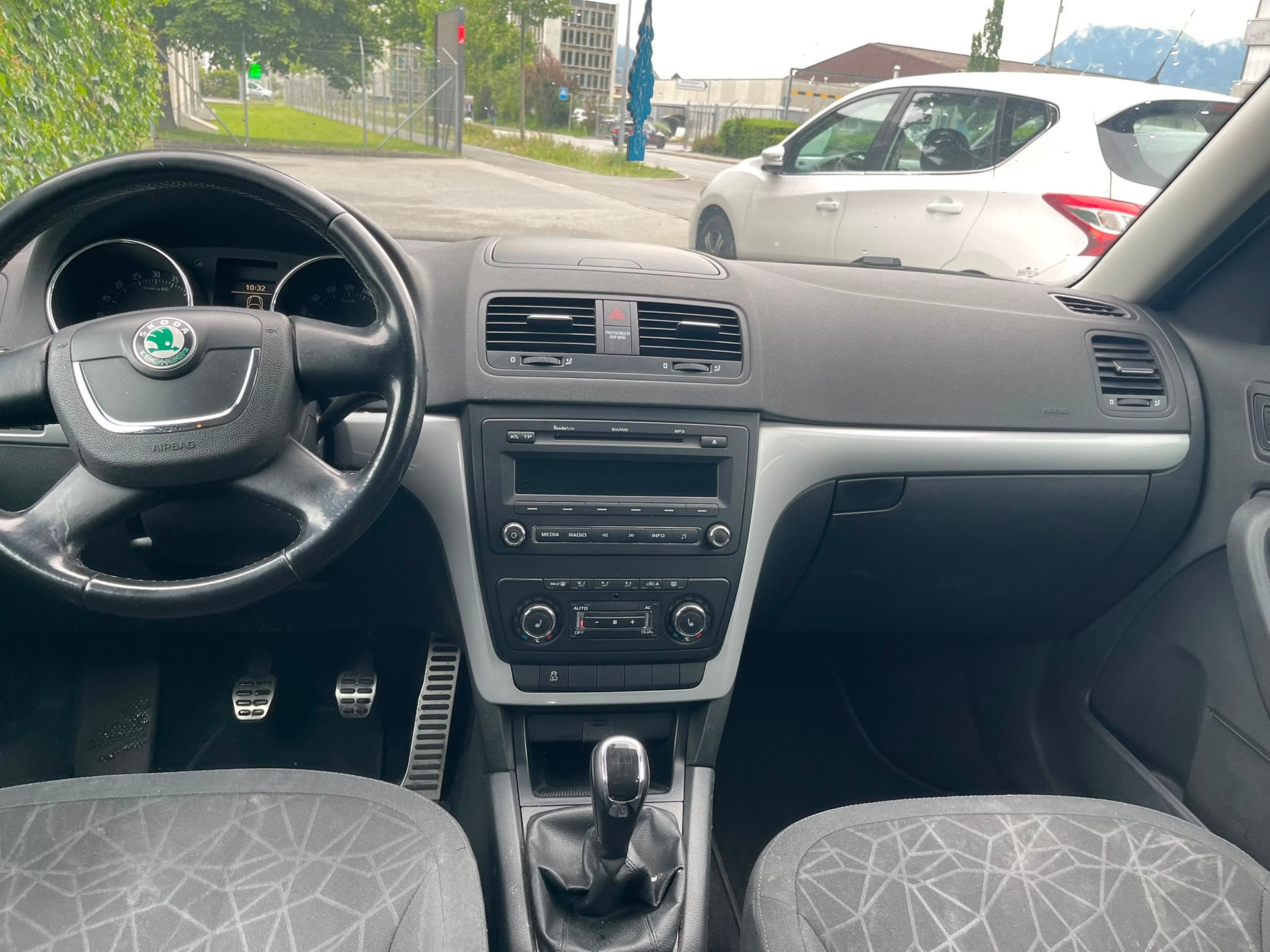 SKODA Yeti 2.0 TDI Family-image-10