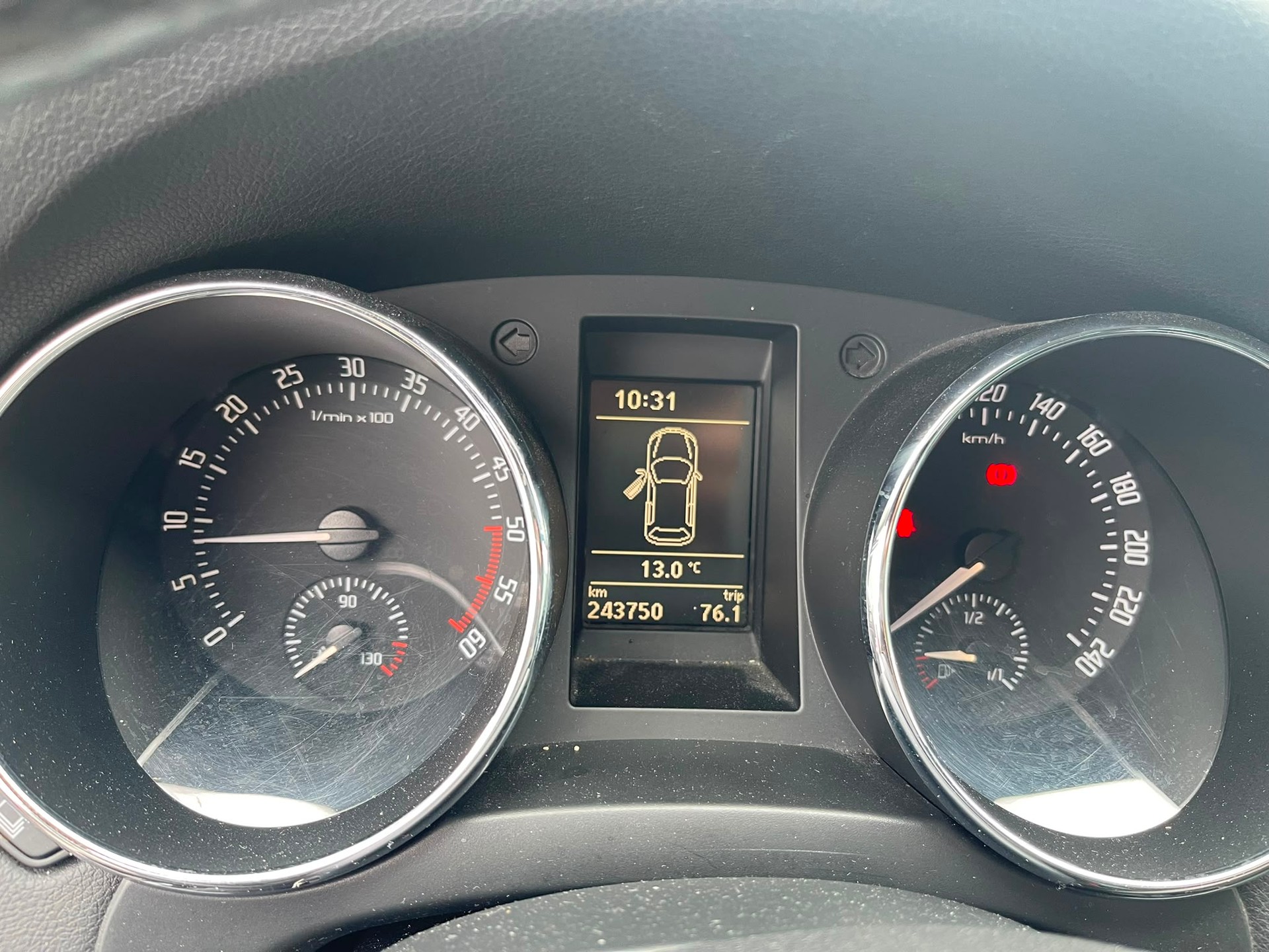 SKODA Yeti 2.0 TDI Family-image-6