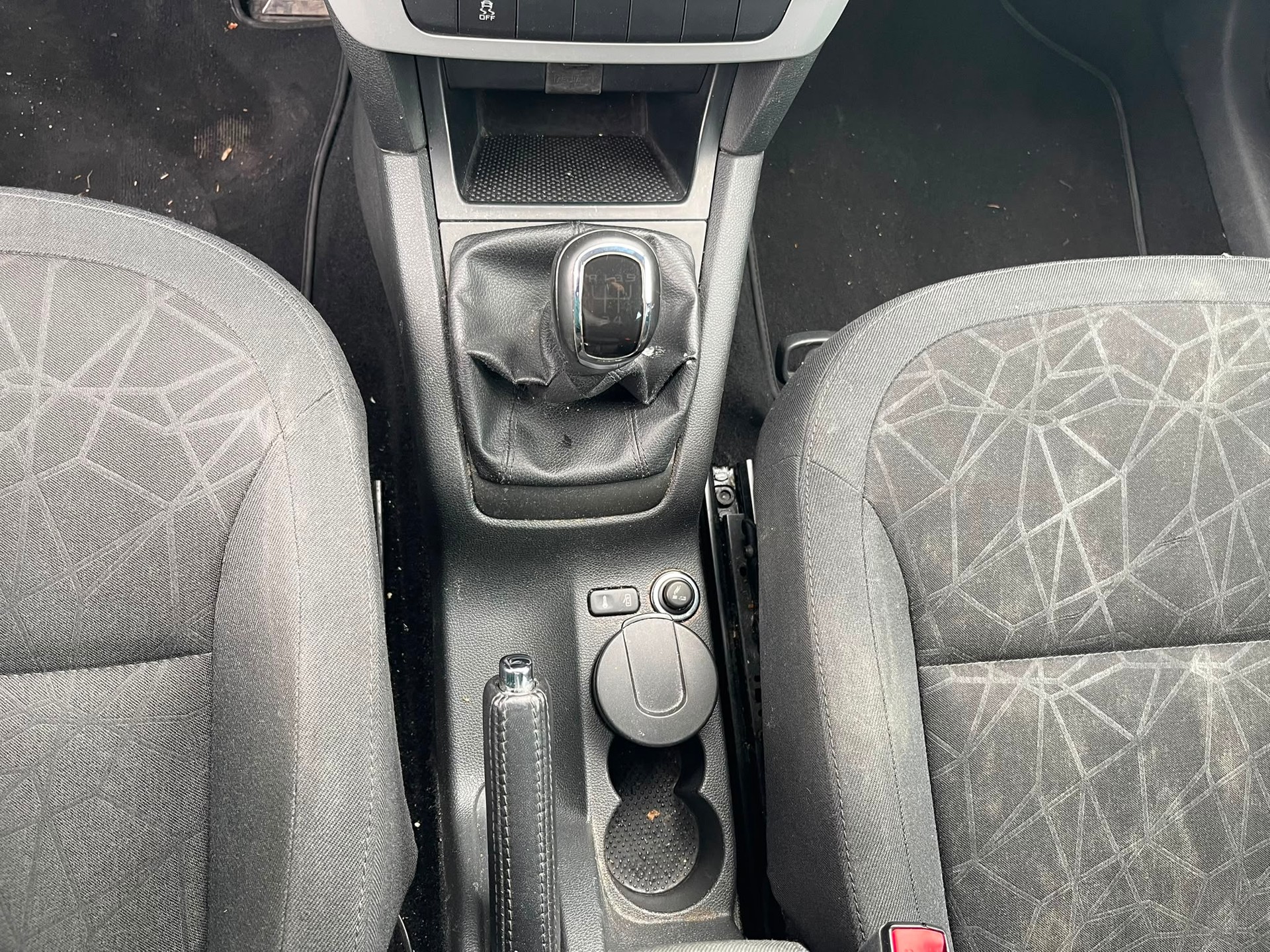 SKODA Yeti 2.0 TDI Family-image-9