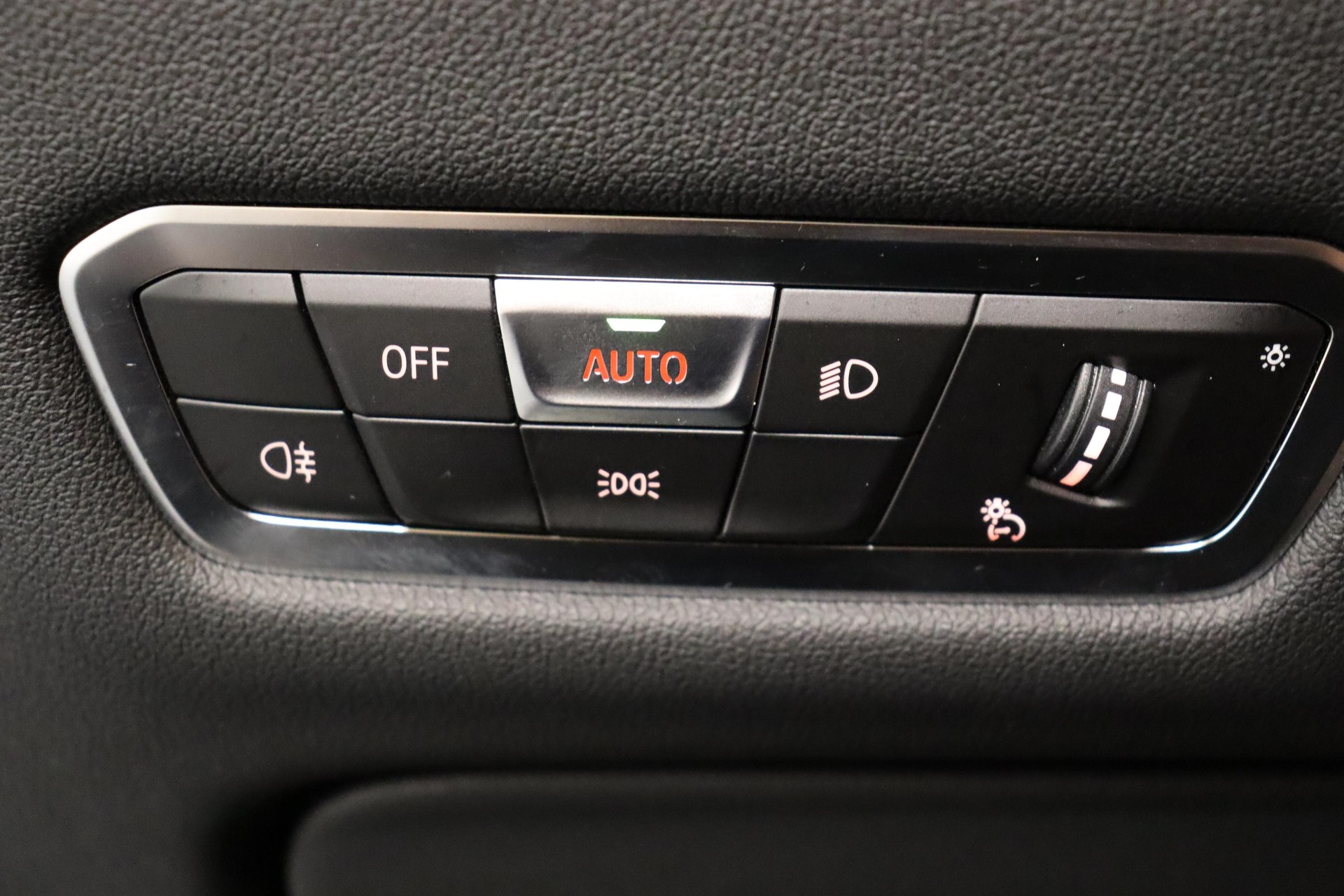 BMW X5 40i xDrive SAG-image-16