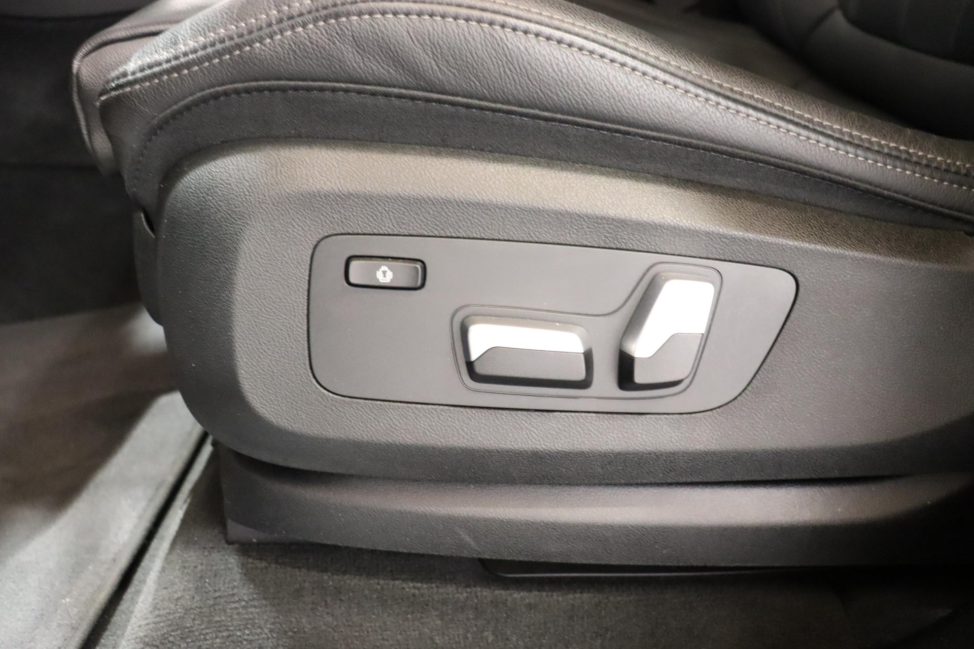 BMW X5 40i xDrive SAG-image-17