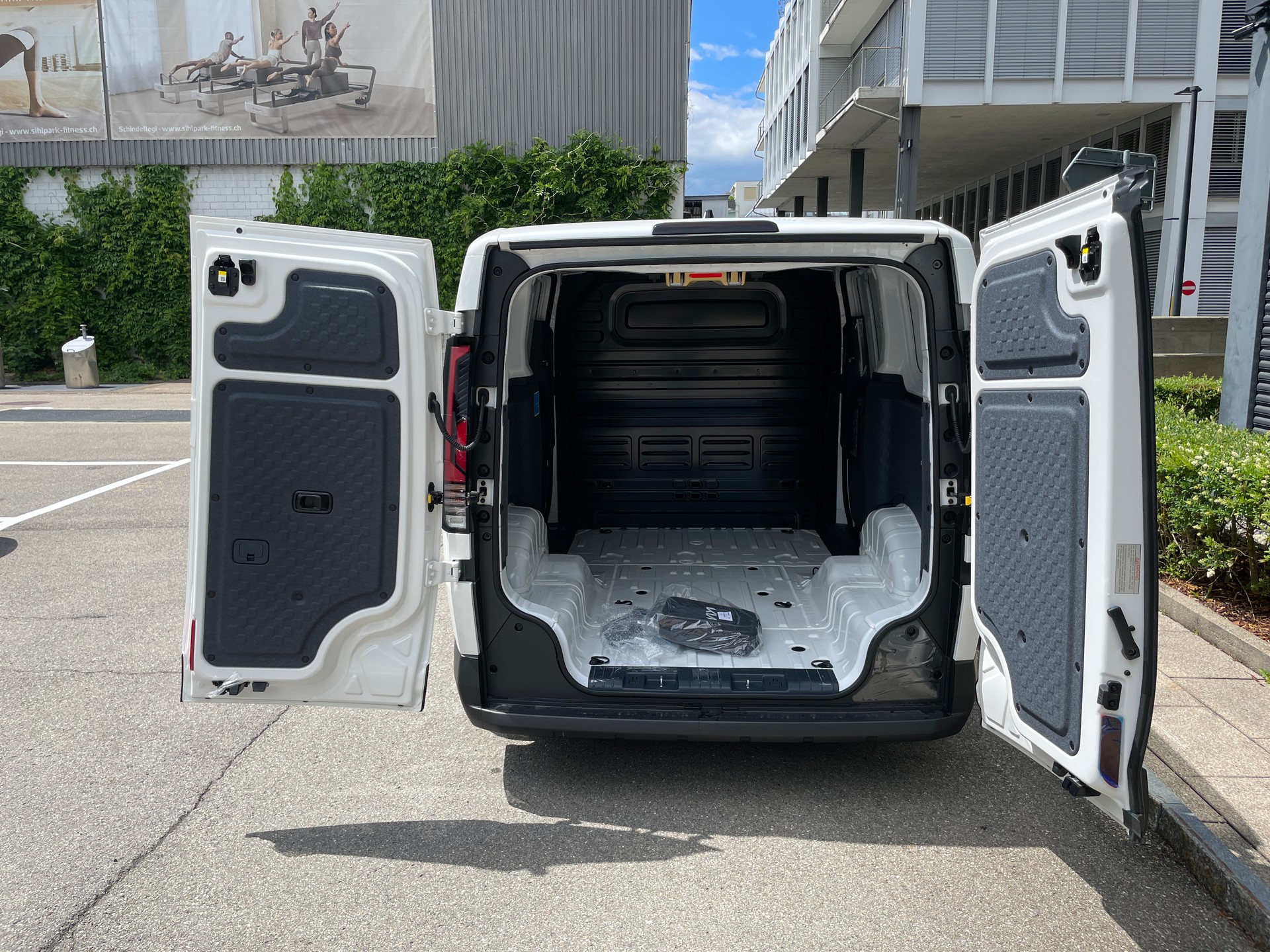 KIA PV5 Cargo 71.2 kWh Elite, mit Wärmepumpe mit 2-Schiebetüren-image-4
