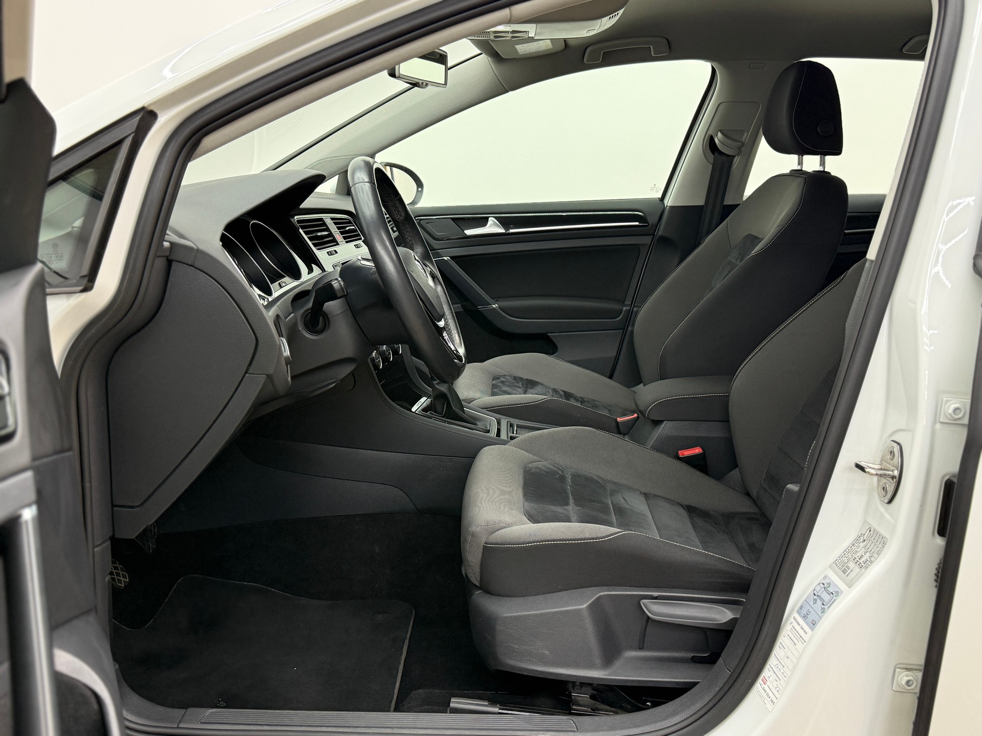 VW Golf 2.0 TDI Highline 4Motion-image-18