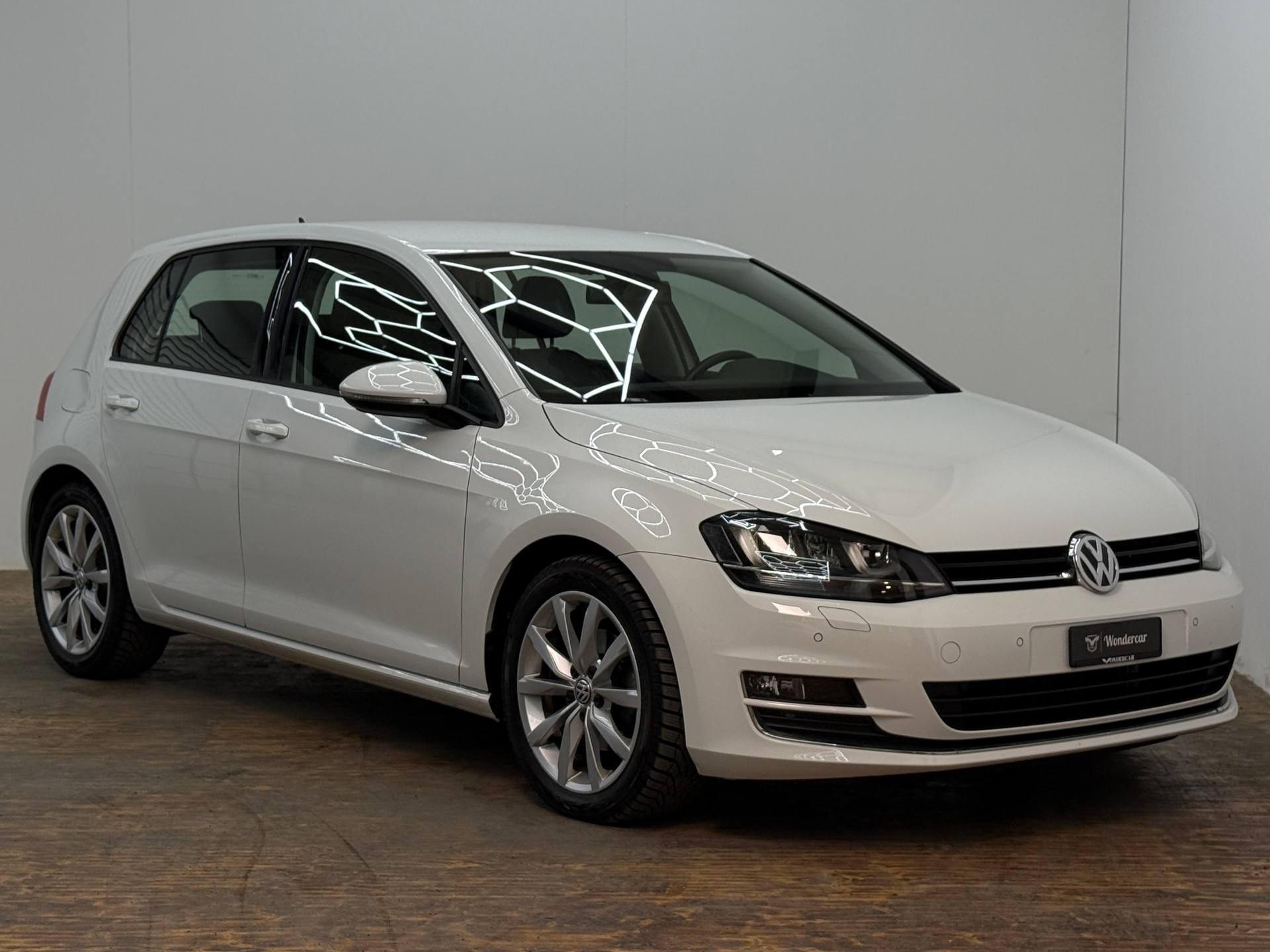 VW Golf 2.0 TDI Highline 4Motion-image-0