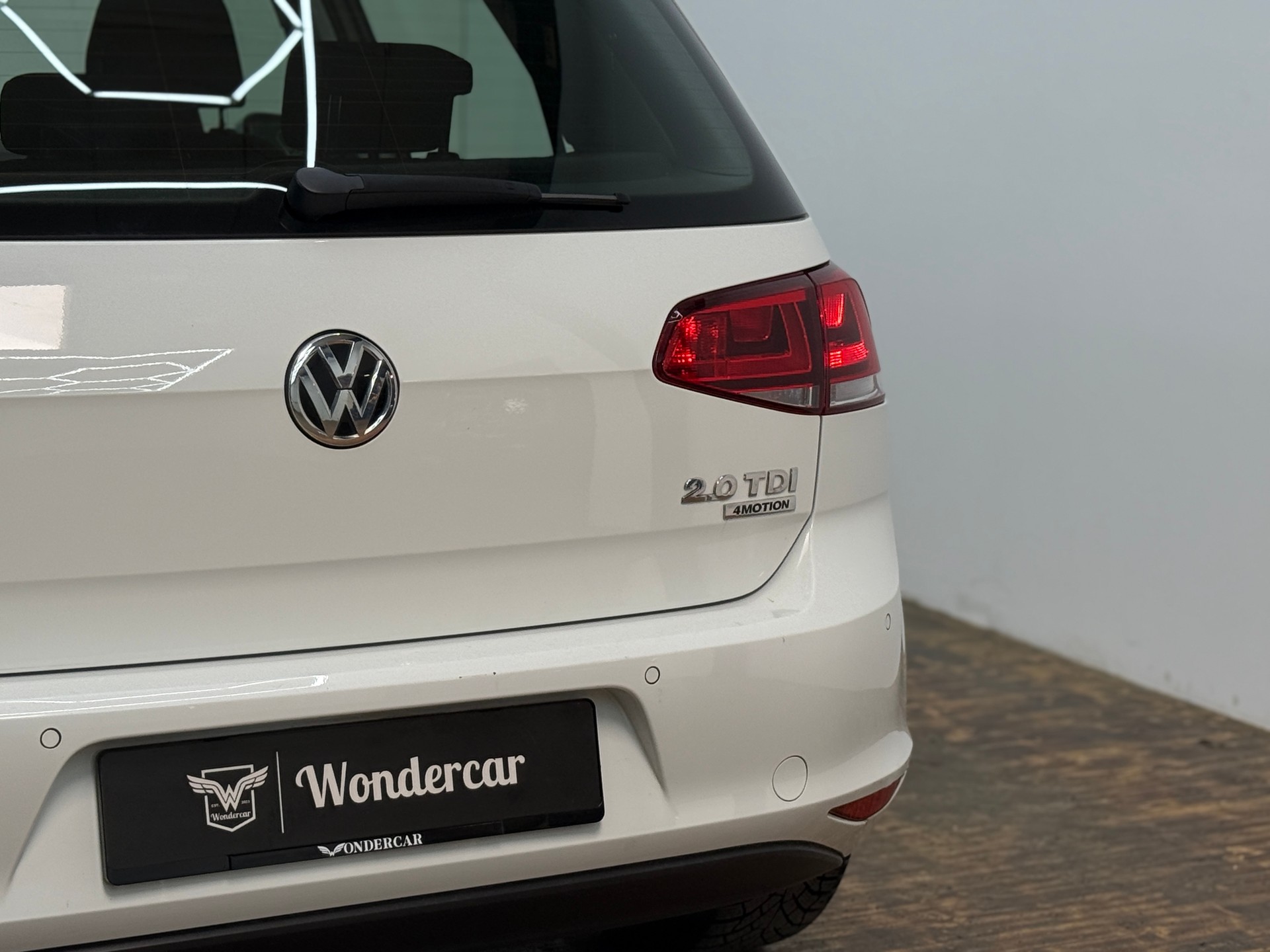 VW Golf 2.0 TDI Highline 4Motion-image-12