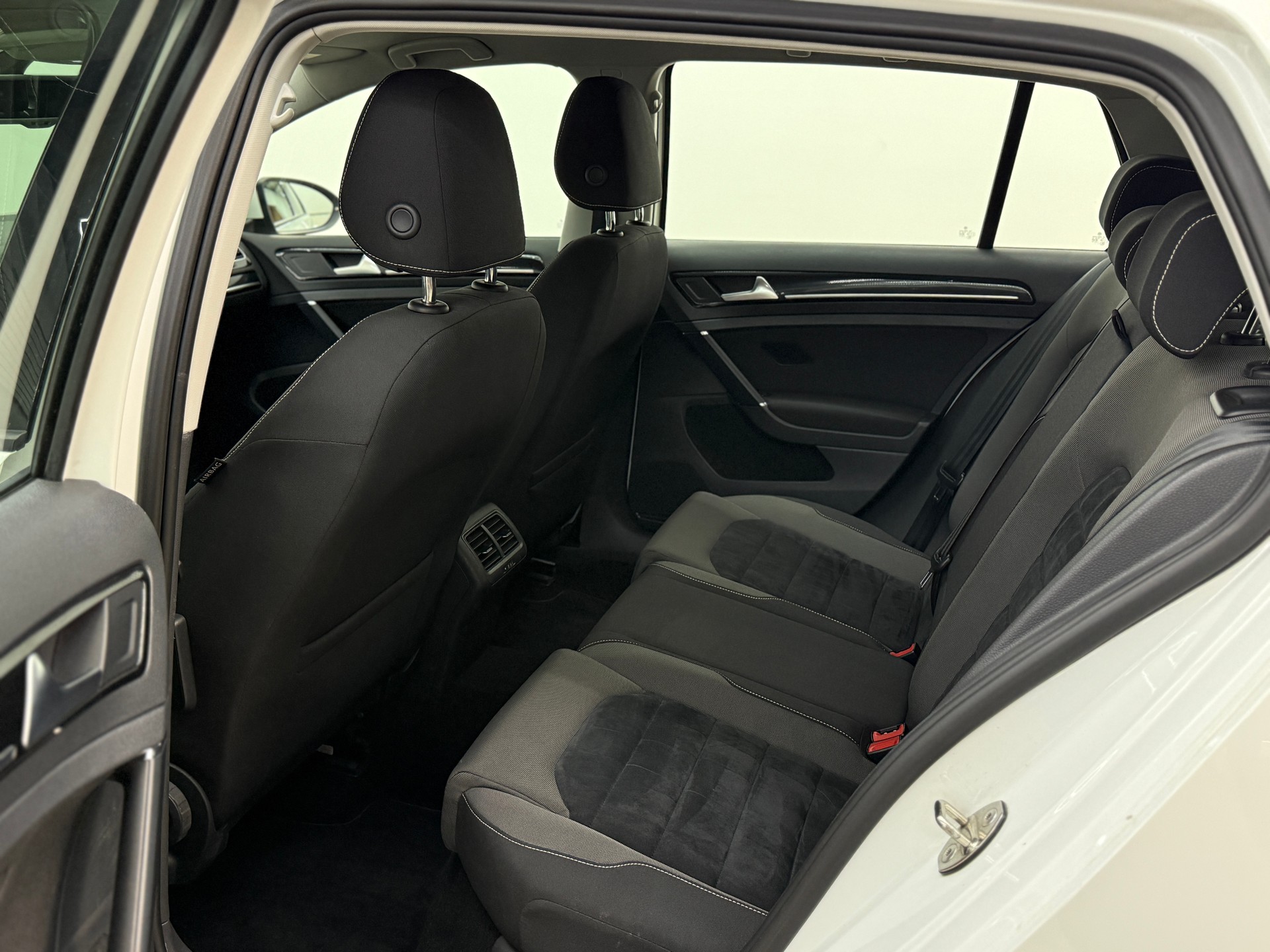 VW Golf 2.0 TDI Highline 4Motion-image-22