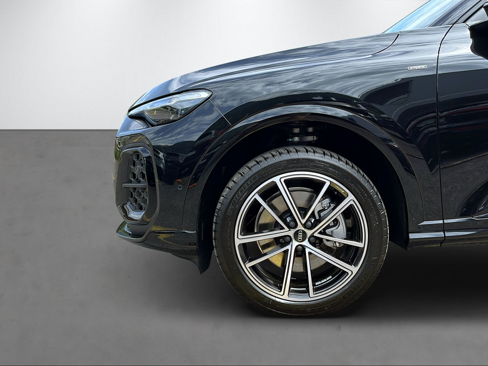 AUDI Q5 SUV e-hybrid quattro 220 kW 2000ccm 299PS/220kW 4 Zylinder e-hybrid Benzin / elektrisch-image-4