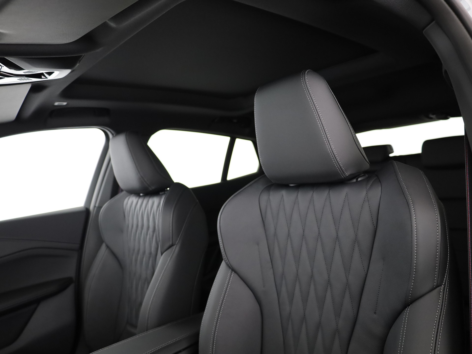 BMW iX2 30 xDrive-image-14