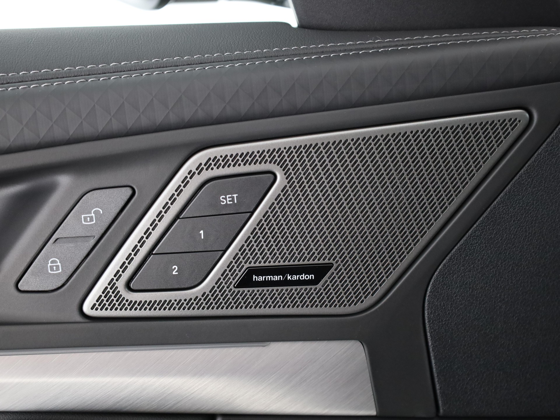 BMW iX2 30 xDrive-image-12