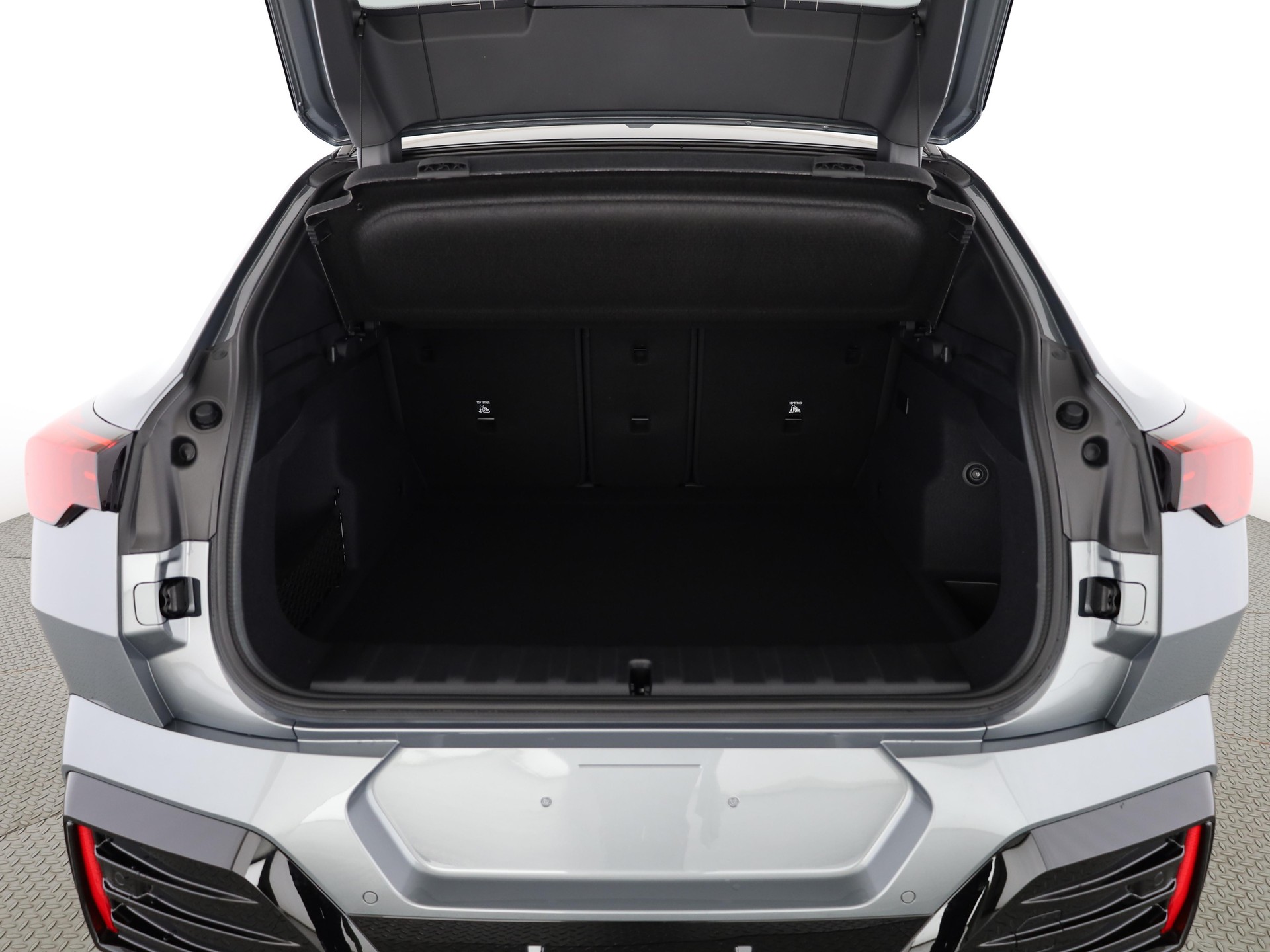 BMW iX2 30 xDrive-image-6