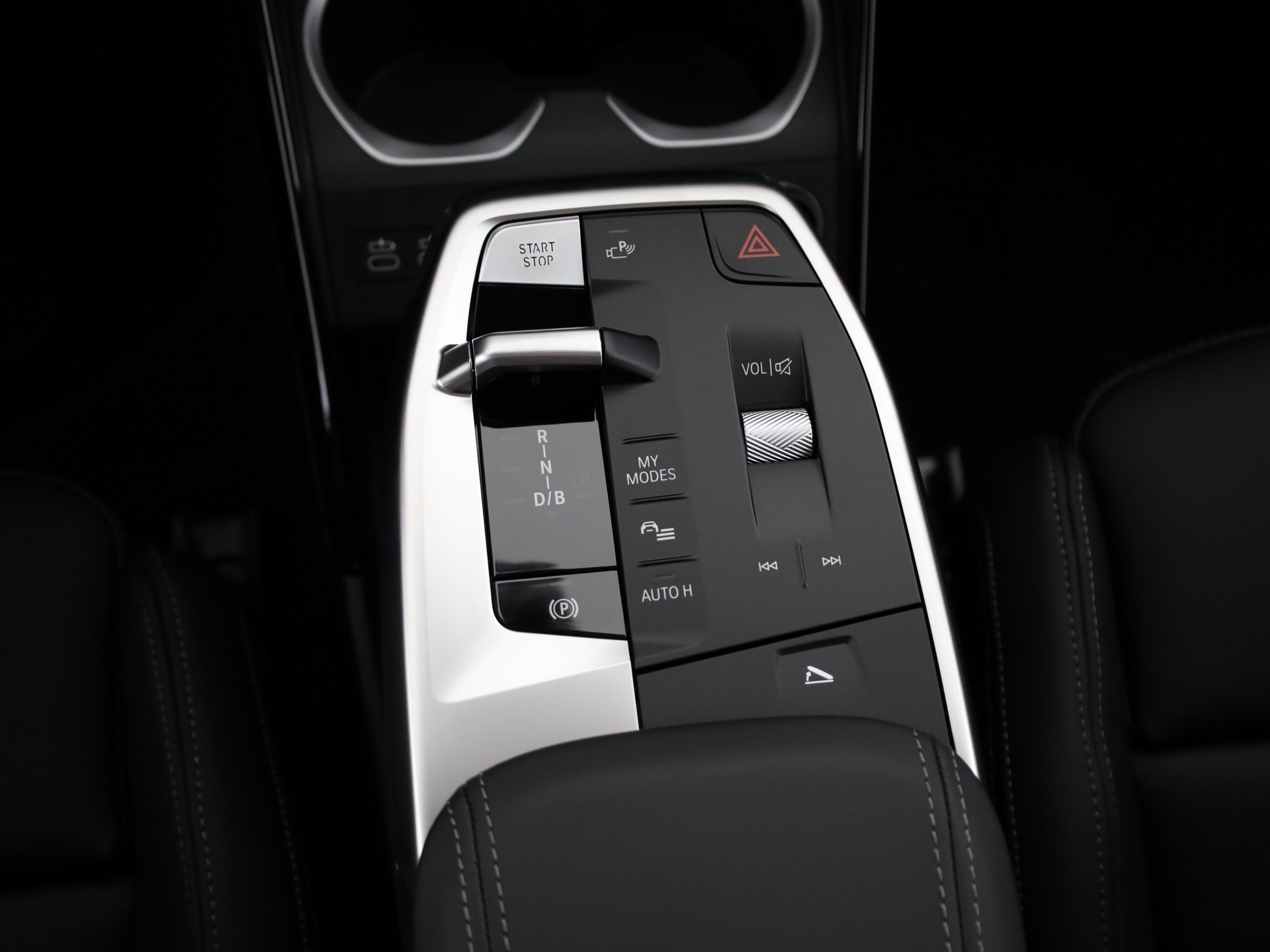BMW iX2 30 xDrive-image-20