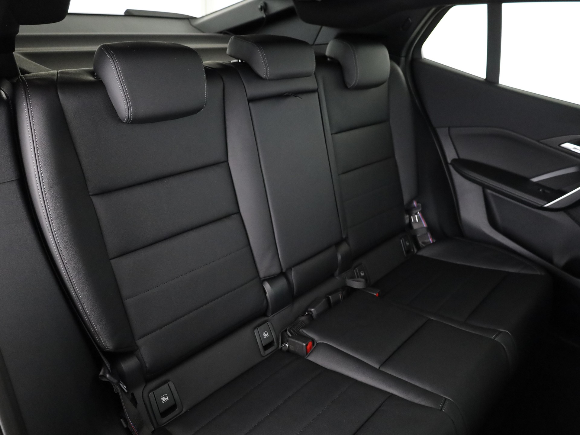 BMW iX2 30 xDrive-image-15