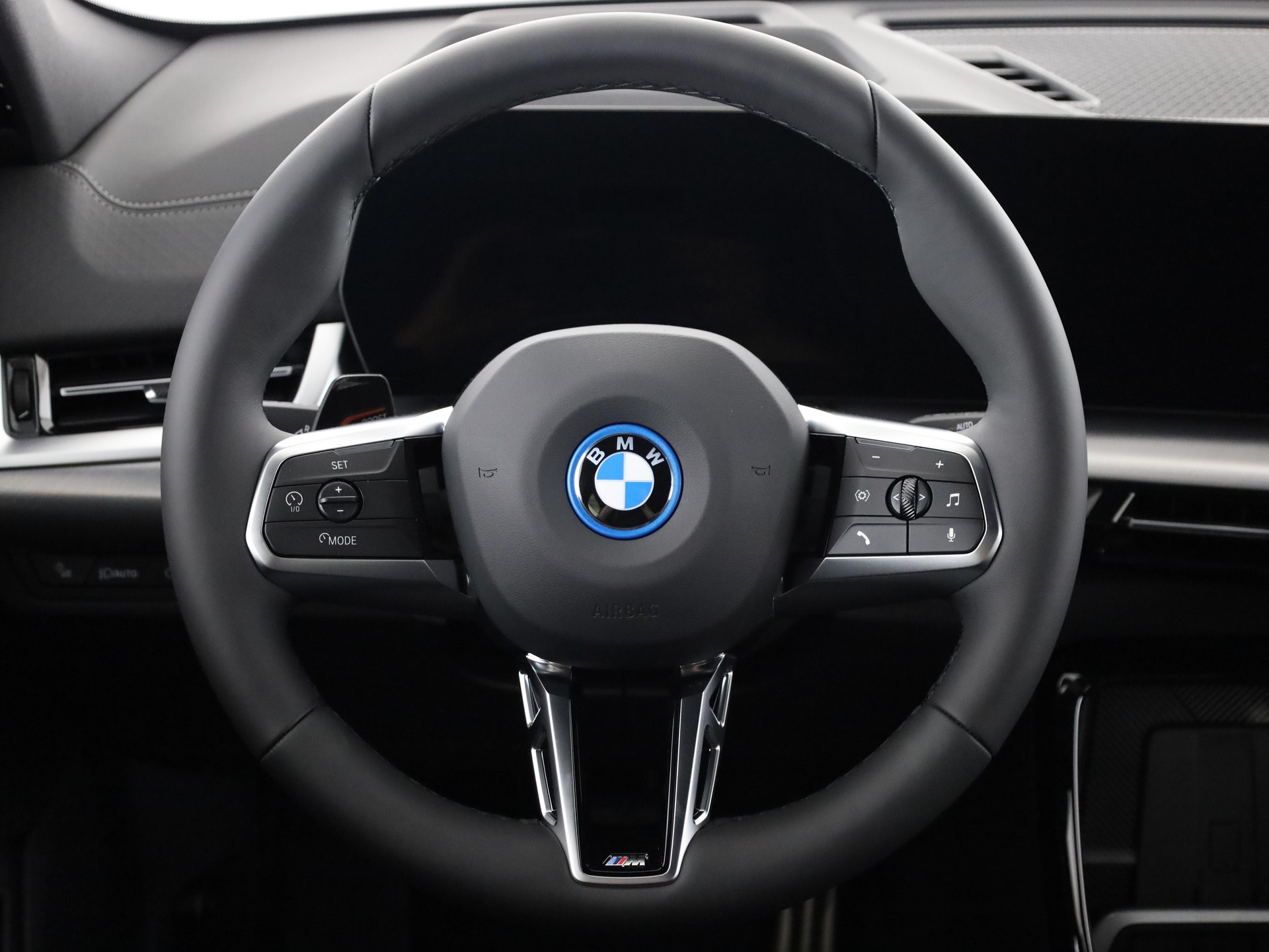 BMW iX2 30 xDrive-image-19