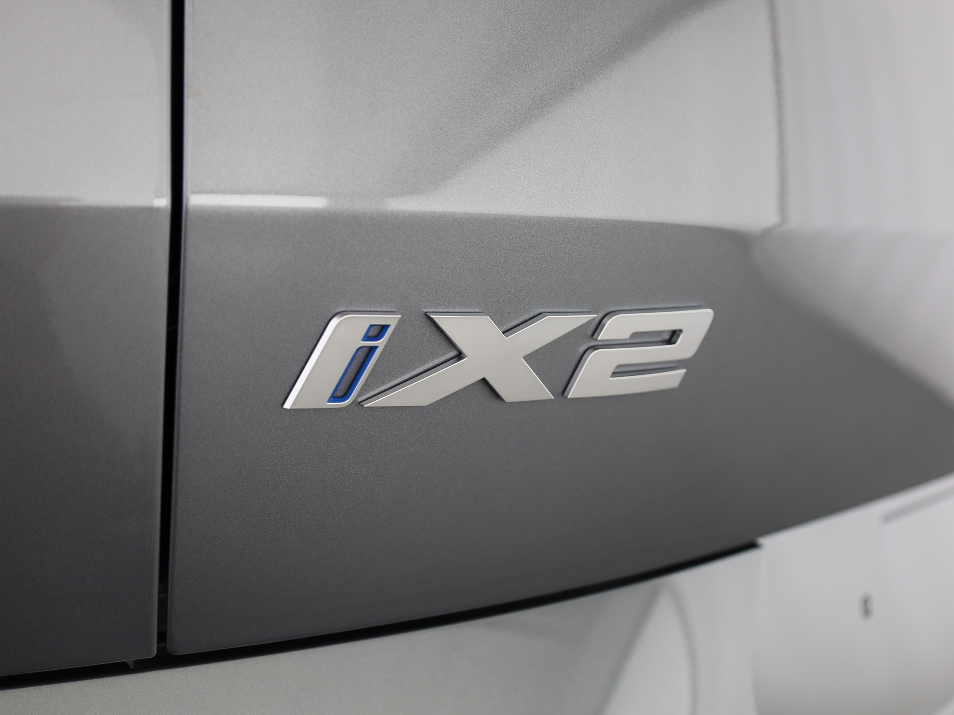 BMW iX2 30 xDrive-image-9