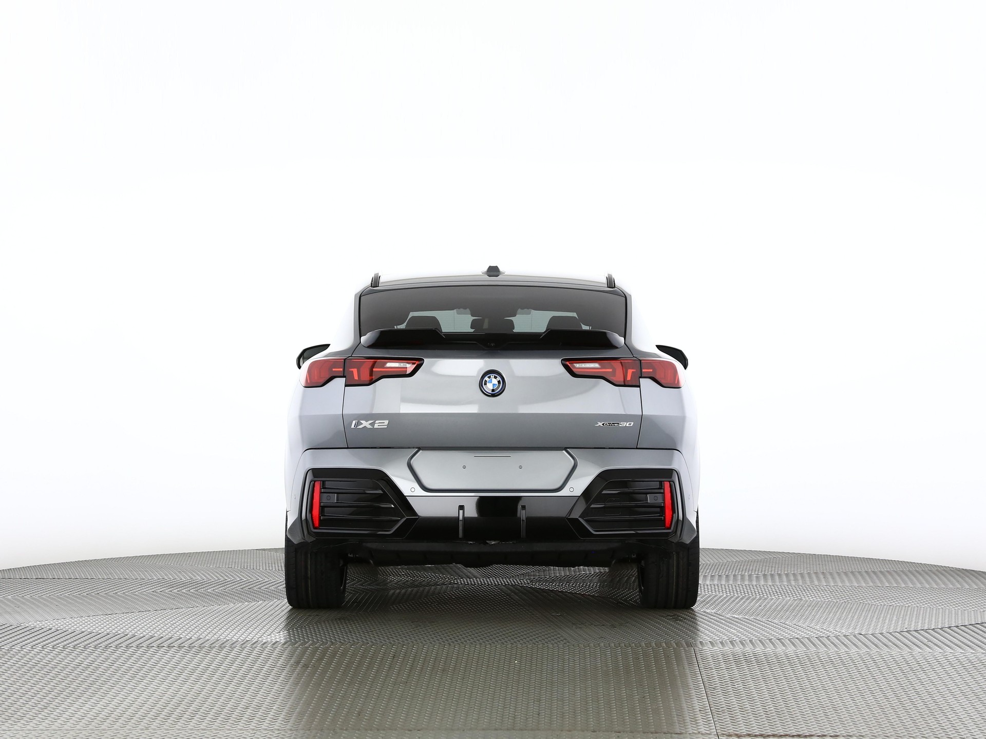 BMW iX2 30 xDrive-image-3