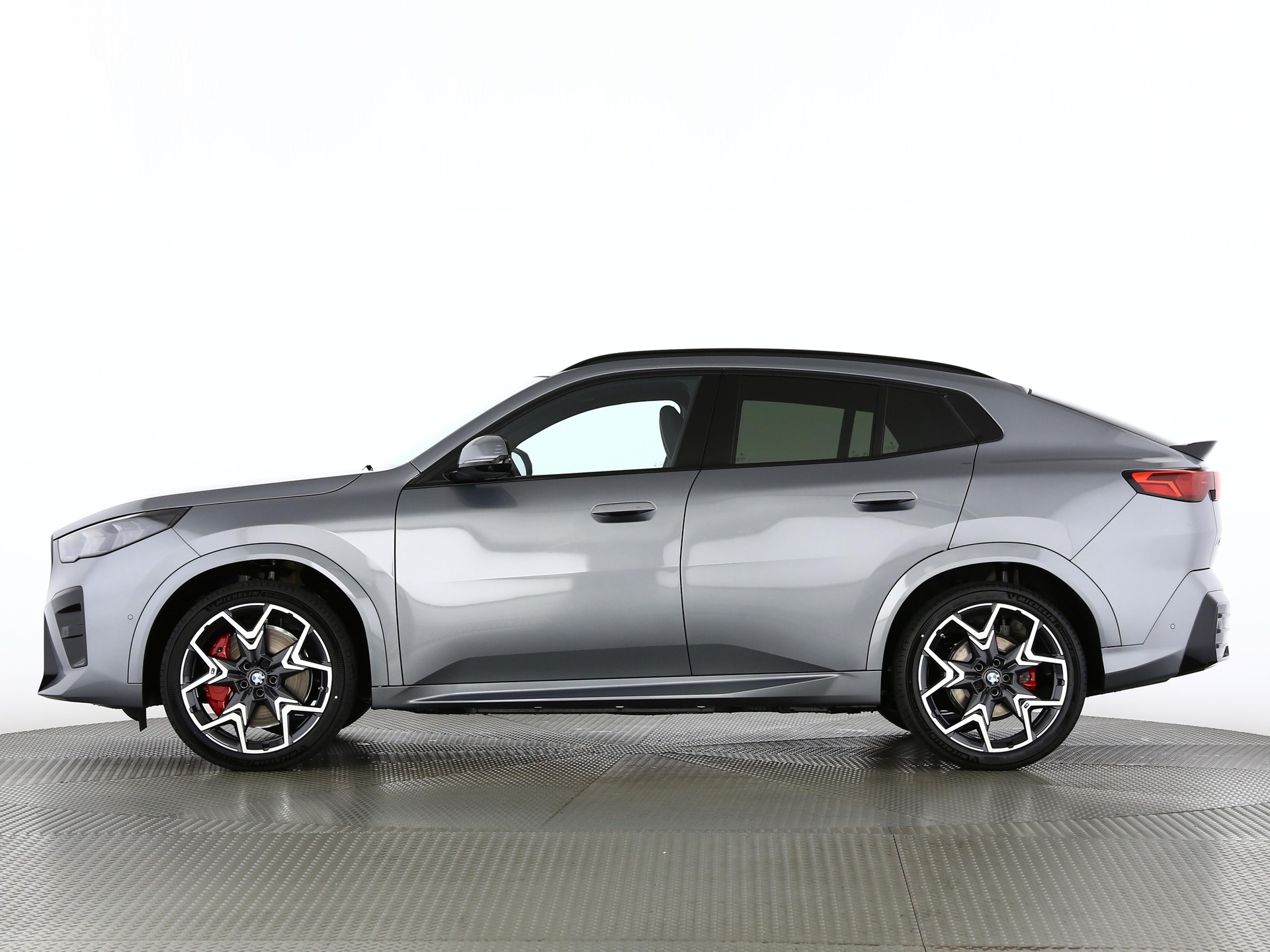 BMW iX2 30 xDrive-image-2