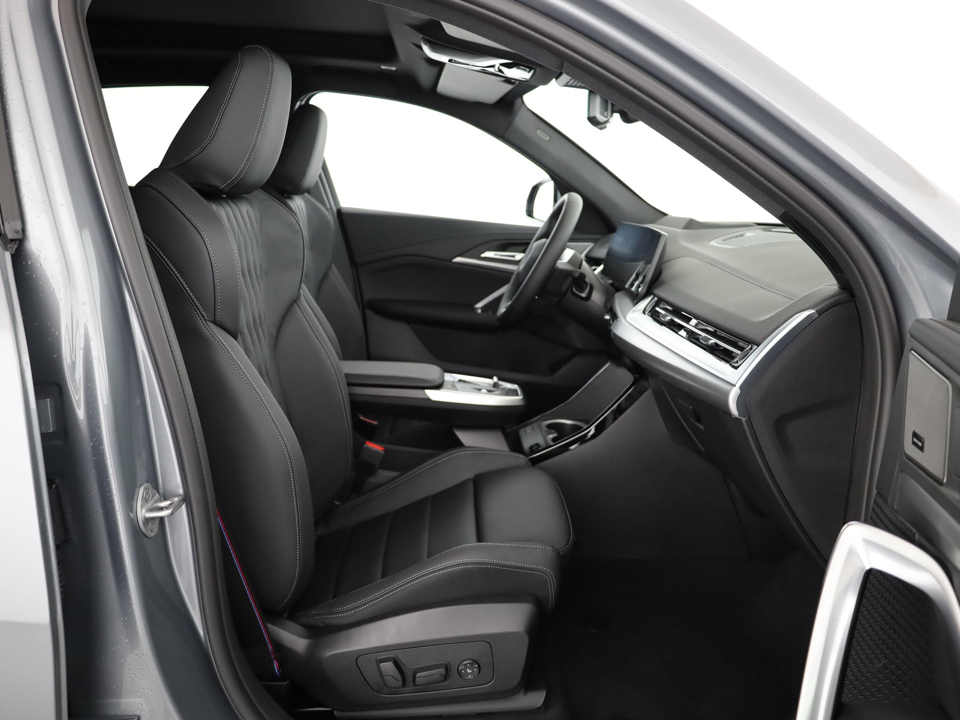 BMW iX2 30 xDrive-image-17