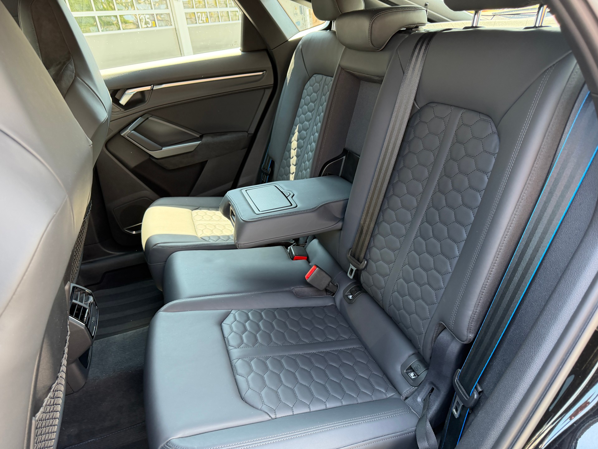 AUDI RS Q3 Sportback quattro S tronic-image-7