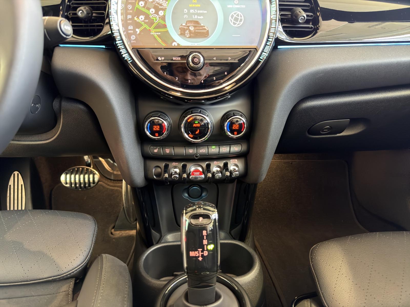 MINI Cabrio John Cooper Works Premium-image-13