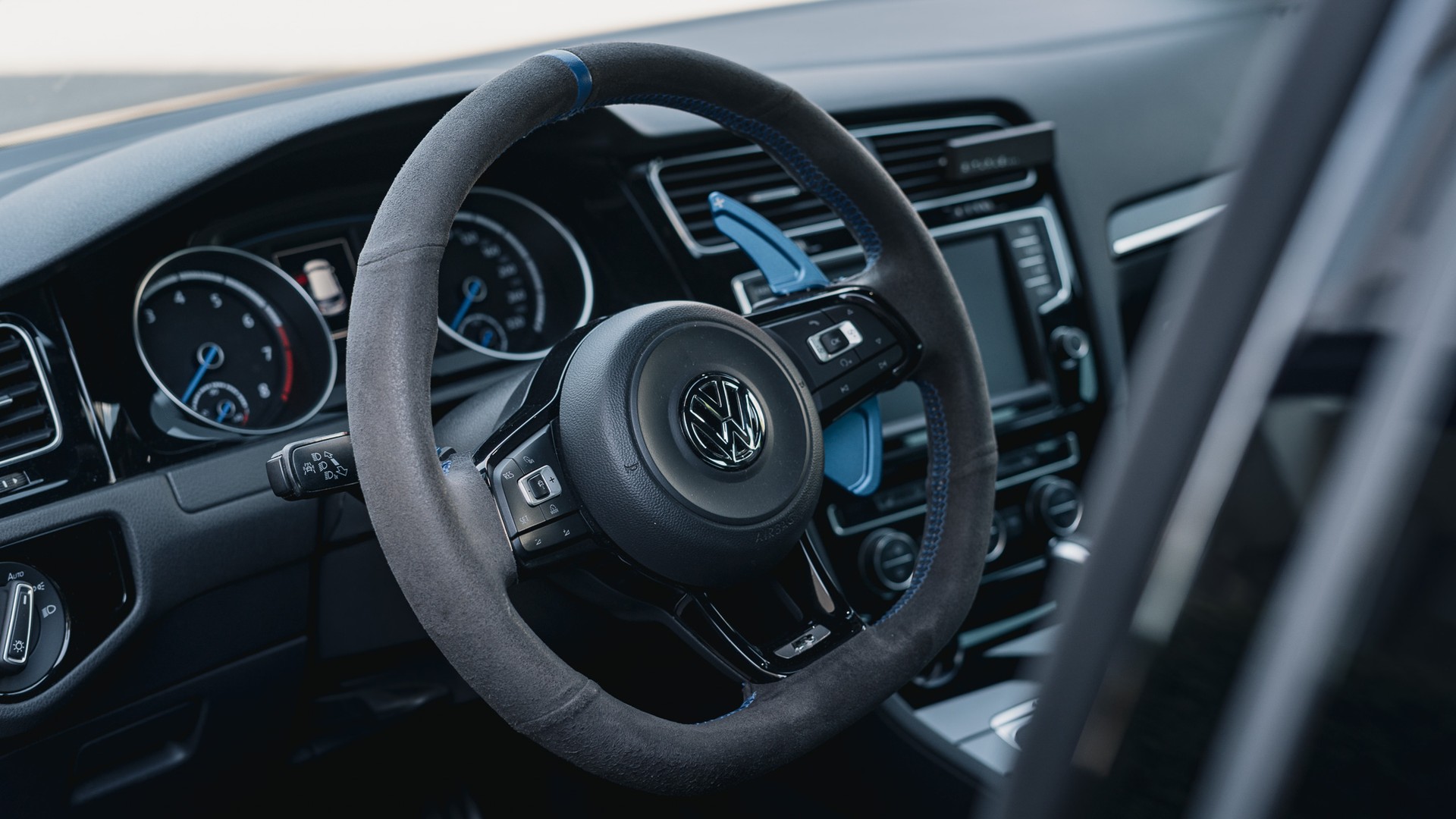 VW 2.0 TSI R DSG 4motion-image-4