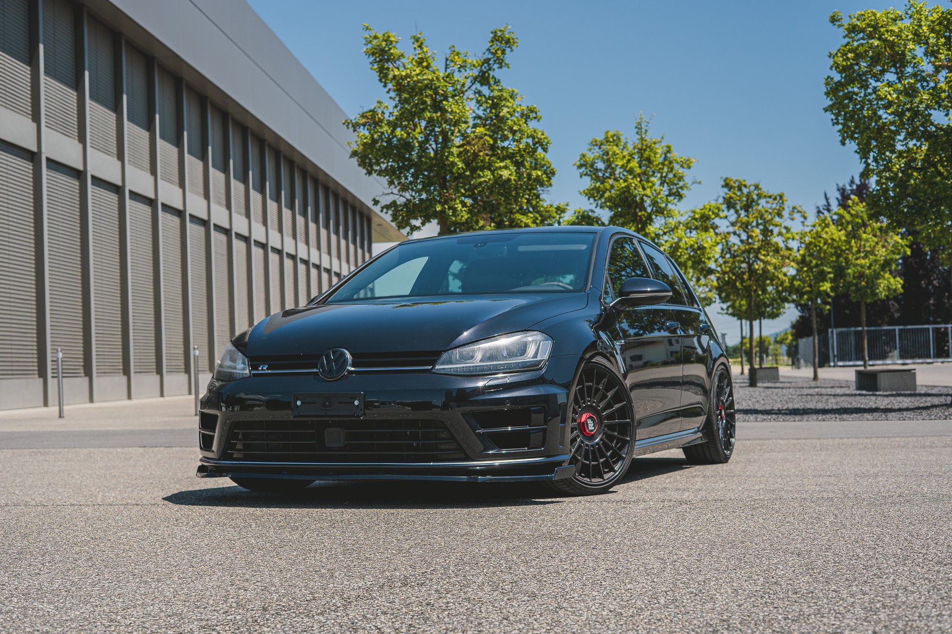 VW 2.0 TSI R DSG 4motion-image-0
