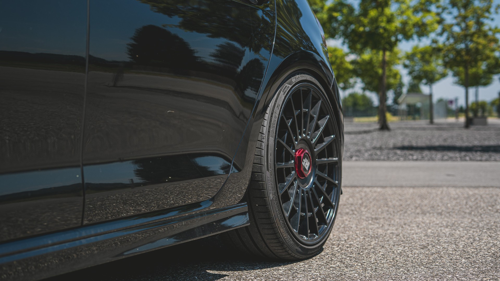 VW 2.0 TSI R DSG 4motion-image-3
