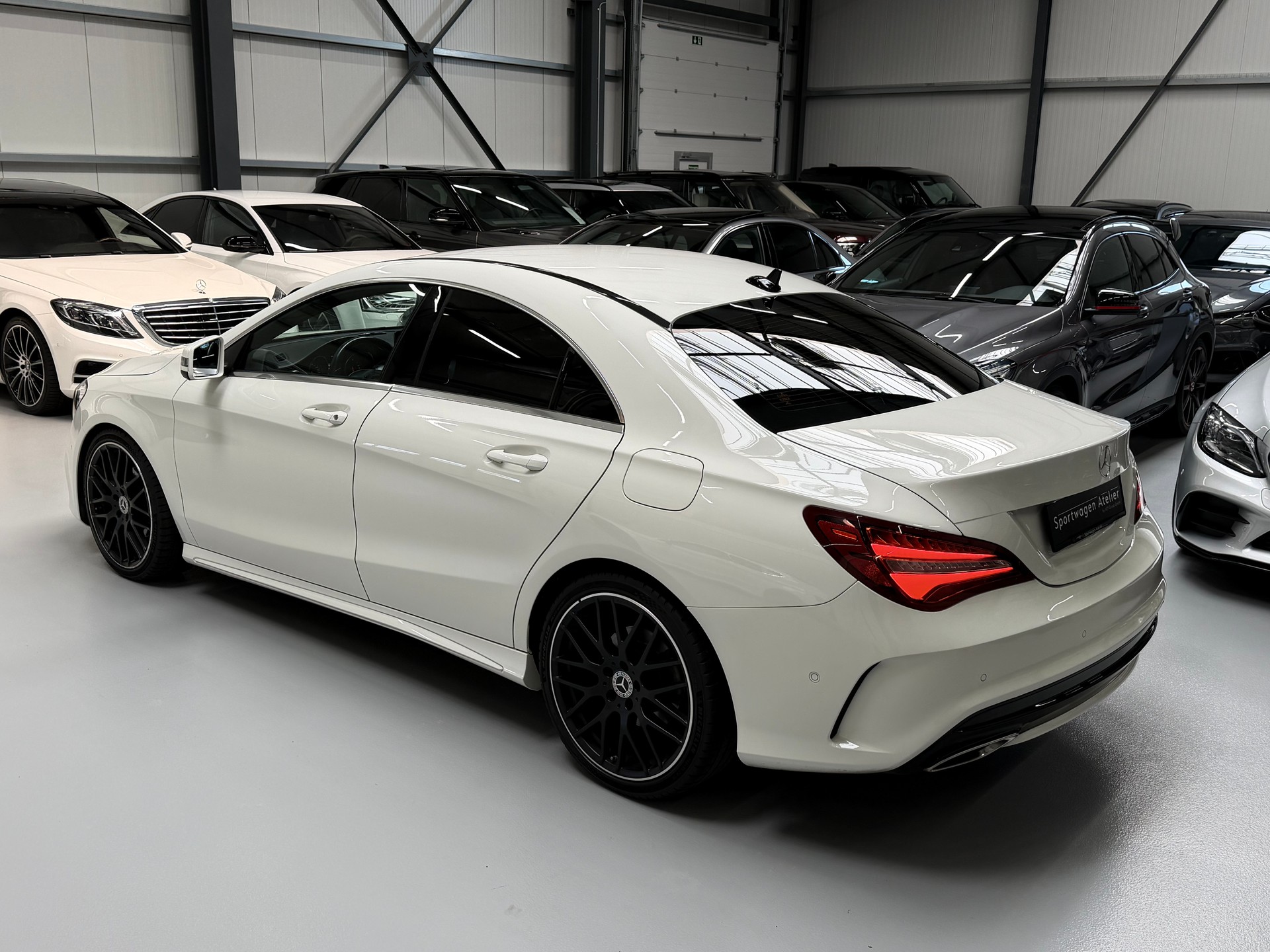 MERCEDES-BENZ CLA 180 AMG Line 7G-DCT-image-3