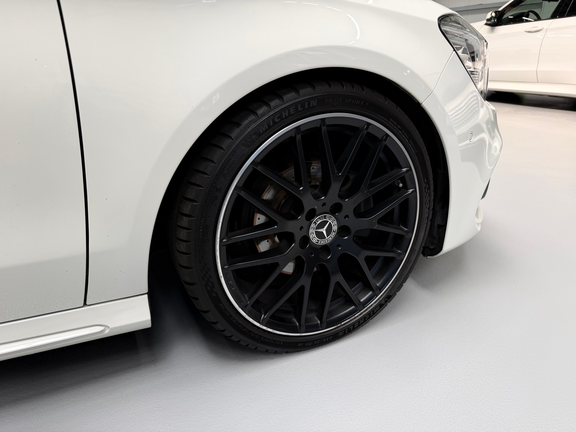 MERCEDES-BENZ CLA 180 AMG Line 7G-DCT-image-7