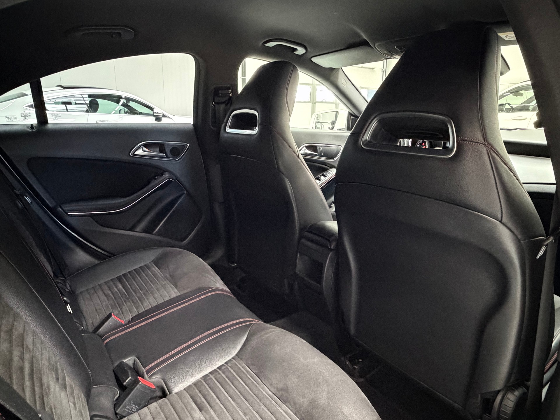 MERCEDES-BENZ CLA 180 AMG Line 7G-DCT-image-19