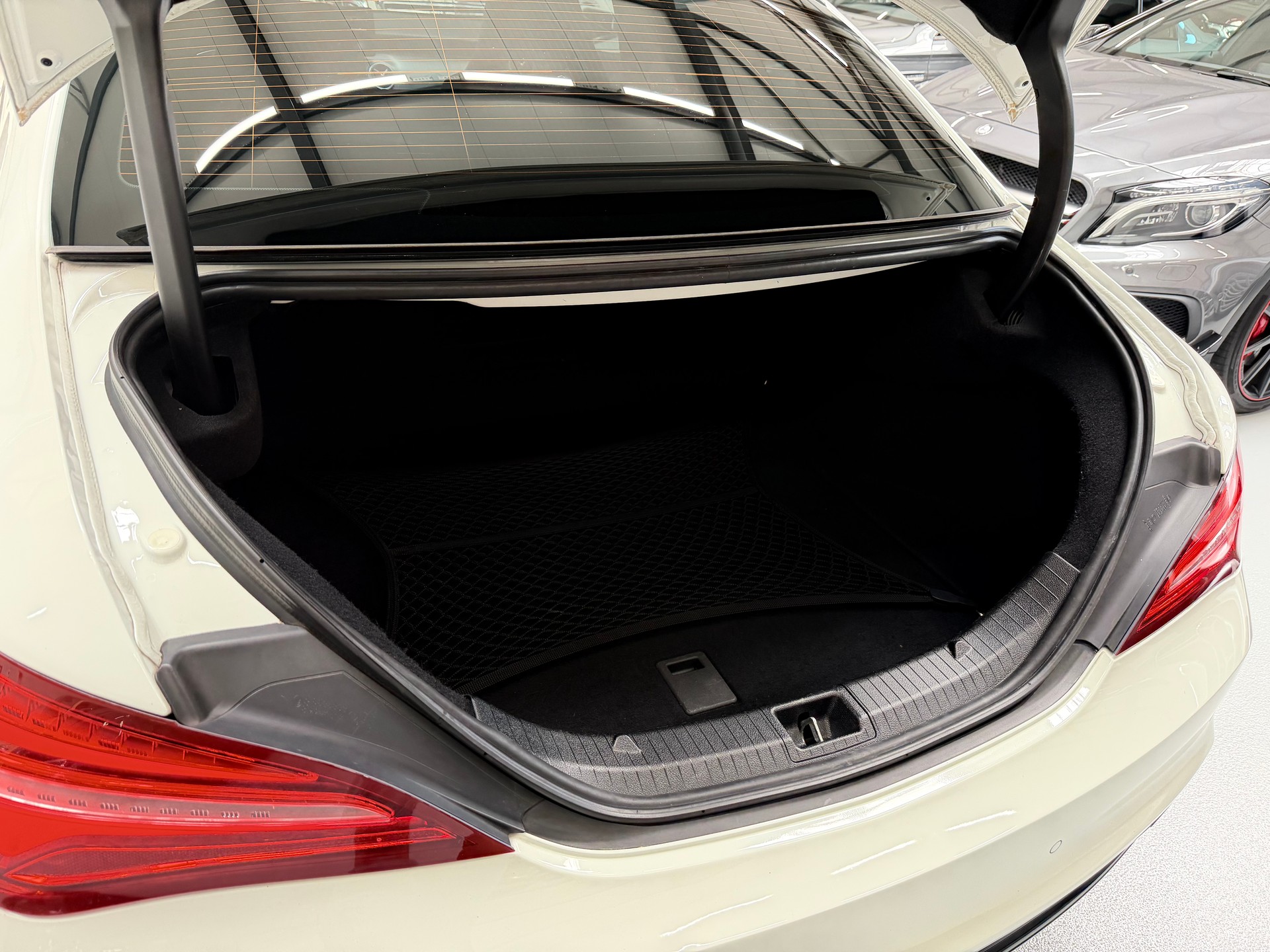 MERCEDES-BENZ CLA 180 AMG Line 7G-DCT-image-18