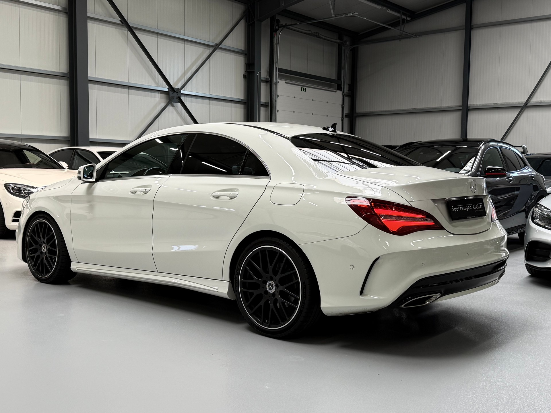 MERCEDES-BENZ CLA 180 AMG Line 7G-DCT-image-4