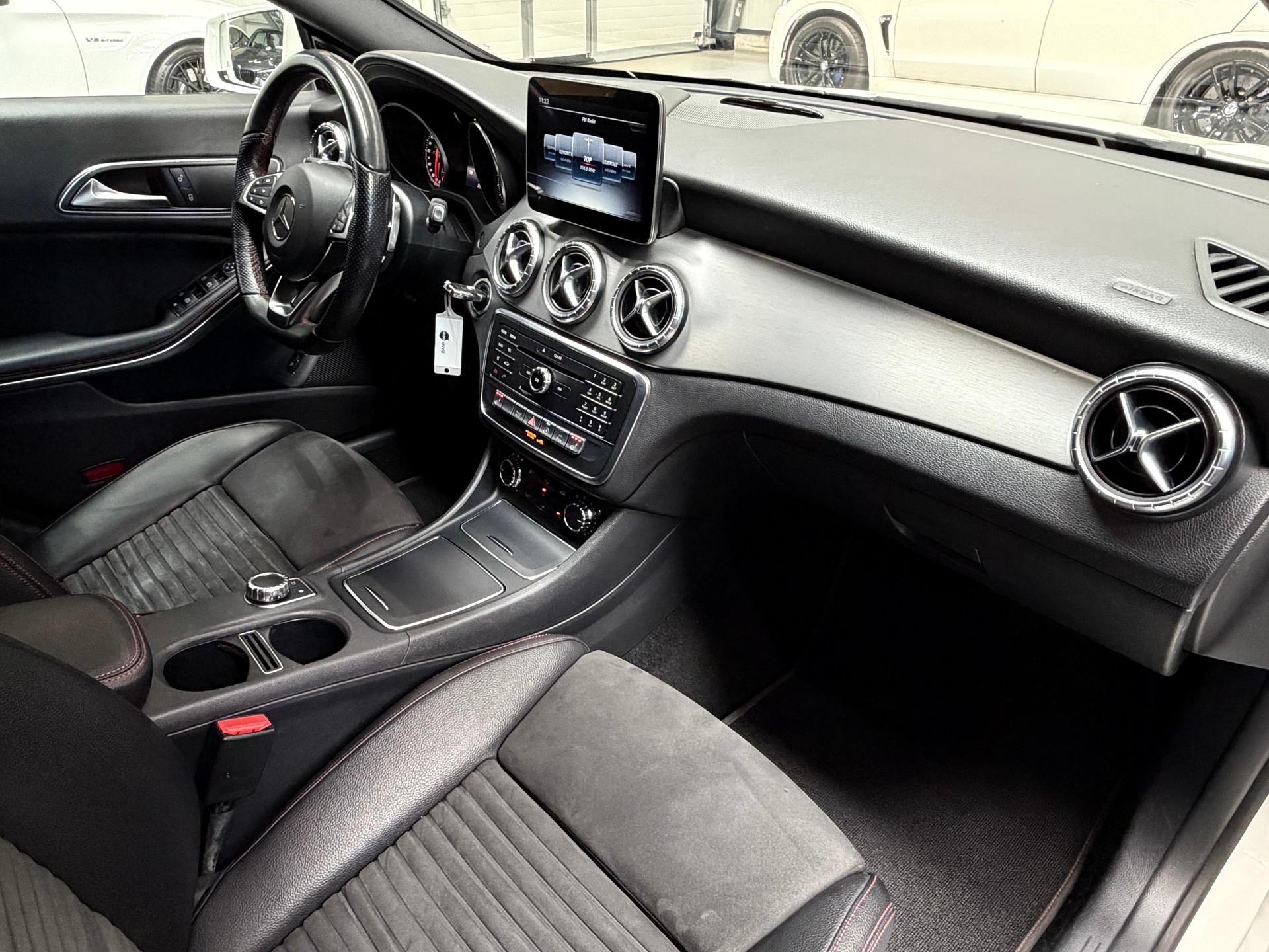 MERCEDES-BENZ CLA 180 AMG Line 7G-DCT-image-20
