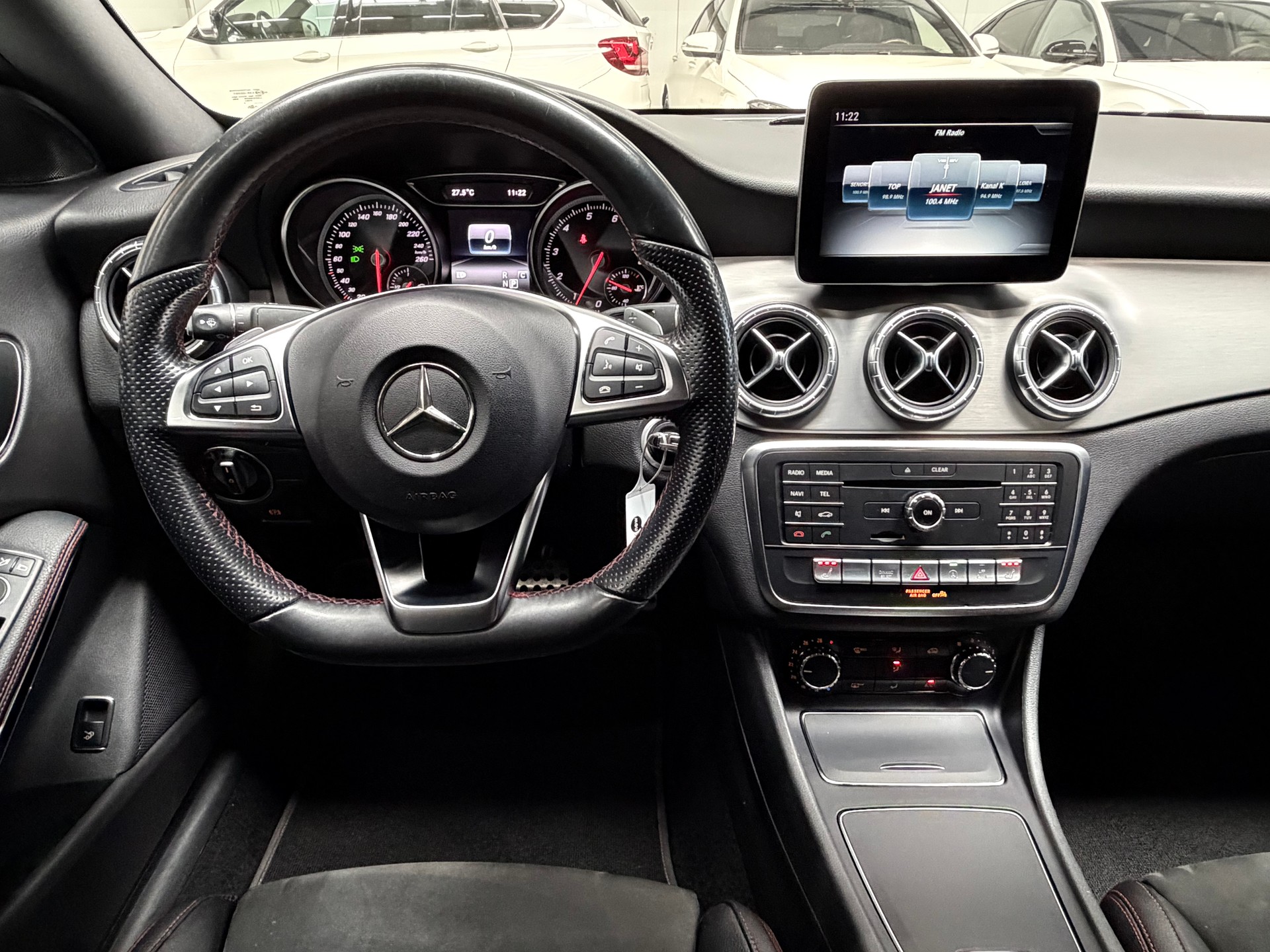 MERCEDES-BENZ CLA 180 AMG Line 7G-DCT-image-13