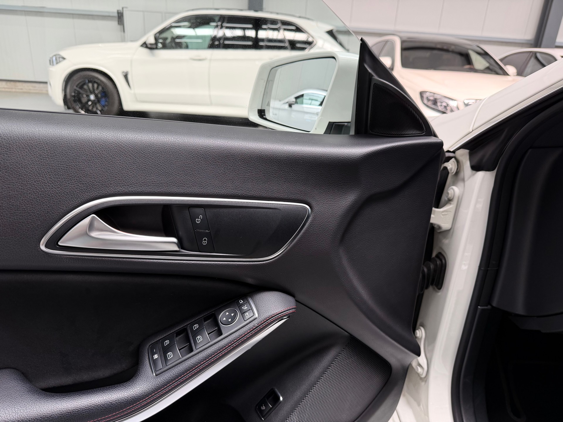 MERCEDES-BENZ CLA 180 AMG Line 7G-DCT-image-16