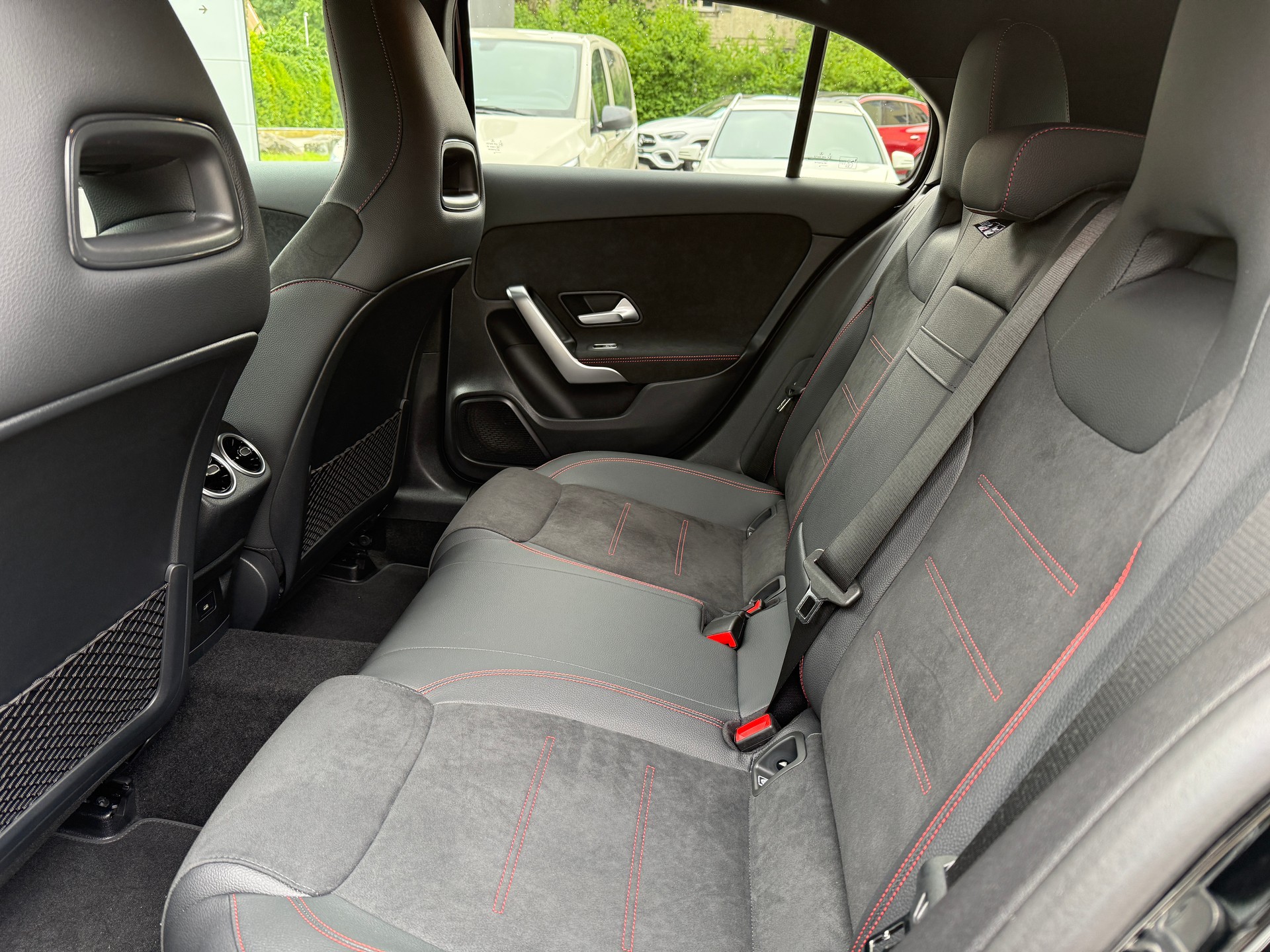 MERCEDES-BENZ A 200 AMG Line-image-5